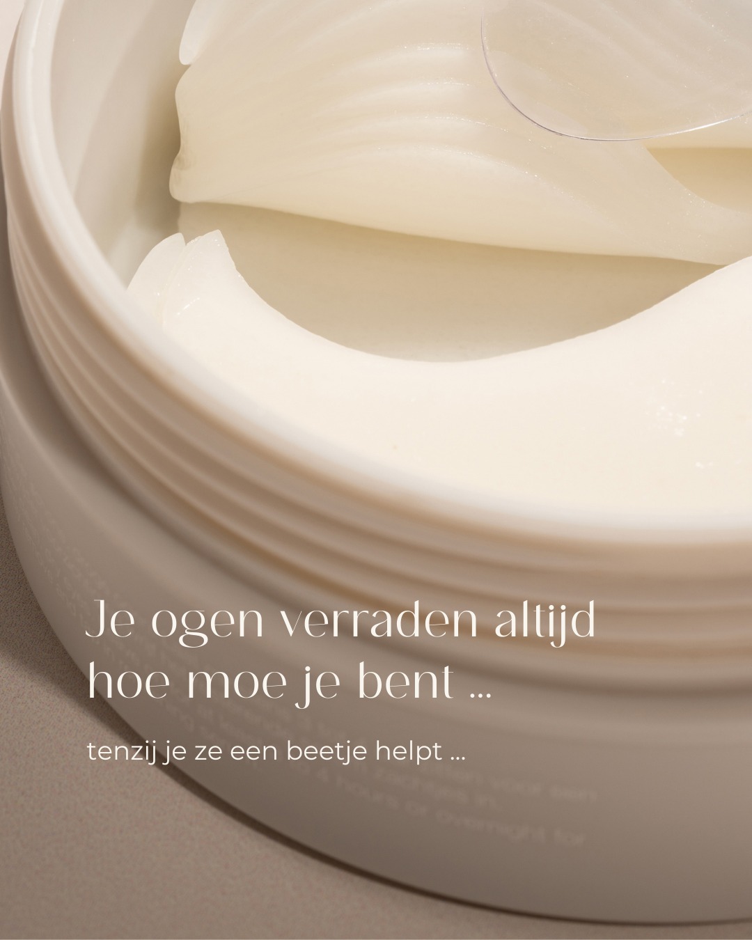 De huid rond je ogen is één van de dunste zones van je gezicht. En dus ook één van de eerste plekken waar vermoeidheid, fijne lijntjes en droogte zichtbaar worden.
De Hydro Collagen Eye Pads van MyBloss zijn een snelle, doeltreffende boost voor je oogcontour.
Ze hydrateren intens, helpen fijne lijntjes verzachten en geven je blik opnieuw frisheid en zachtheid ✨
Perfect wanneer je:
je ogen er minder vermoeid wil laten uitzien
extra hydratatie nodig hebt
of gewoon een selfcare-moment wil nemen.
Gebruik deze oogpads 's avonds en laat ze minstens 1u zitten. De ingrediënten worden langzaam opgenomen in de huid van je oogcontour. 's Morgens zie je er stralend fris uit 🤩
Dat is soms alles wat je nodig hebt om je blik opnieuw te laten stralen.
Shop deze nieuws oogpads via purelle.be, of kies voor de set met een oogcrème erbij, met GRATIS Limited edition oogtool. 🤍
Veel liefs,
Lien
Pur’elle Huidinstituut
☎️ 0494 58 65 50
📩 info@purelle.be
🌍 www.purelle.be