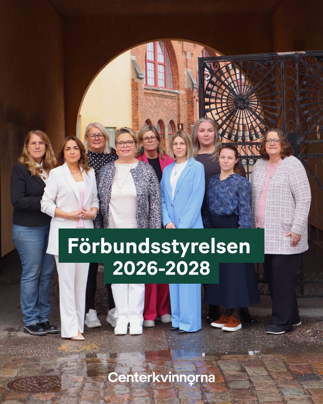 Låt oss presentera Centerkvinnornas nya förbundsstyrelse! ⭐️🍀
Förbundsordförande:
Mari-Louise Wernersson, Halland (omval)
1:e vice förbundsordförande:
Aida Karimli, Västra Götaland (nyval)
2:e vice förbundsordförande:
Emma Blomdahl, Västra Götaland (nyval)
Ledamöter:
Elizabeth Peltola, Kronoberg (omval)
Suzana Stamenkovic, Gävleborg (omval)
Viktoria Österling, Skåne (omval)
Katarina Forsberg, Södermanland (omval)
Emma Halme, Kalmar län (omval)
Katarina Johansson, Norrbotten (nyval)
Leena Kumpula, Södermanland (nyval)
Dahlia Elfadil, Stockholms län (nyval)
Styrelsen valdes idag på förbundsstämman i Eskilstuna.
