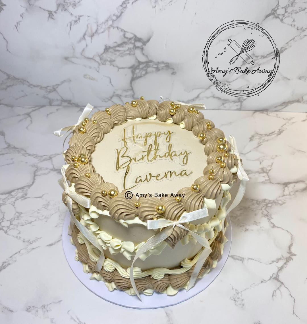 🤎💫
.
.
#dublincakes #dublinbaker #customcakes #amysbakeaway #smallcakes #vintagecake #vintagecakedesign #vintagecakestyle #nudecakes