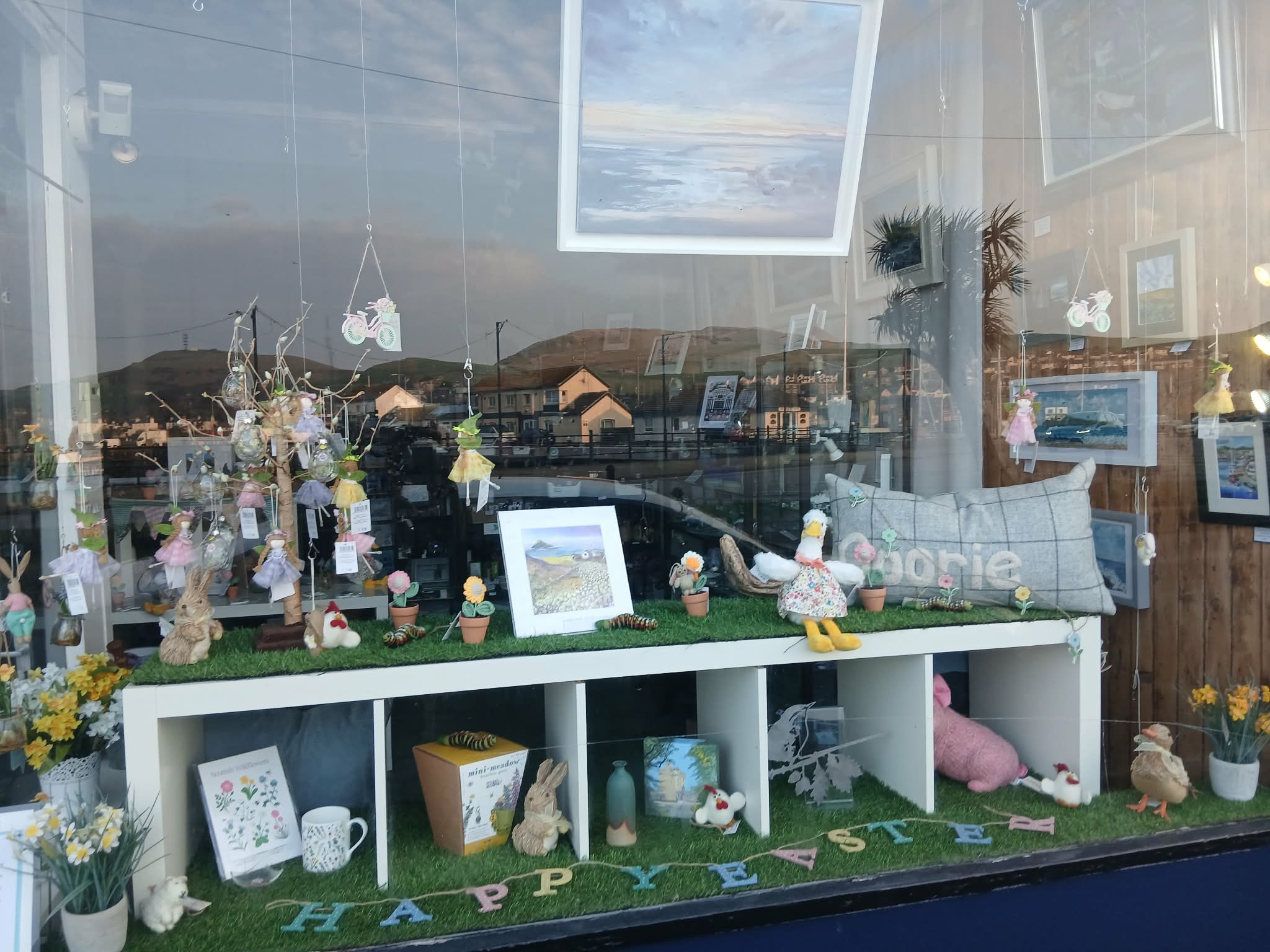 It may not feel like outside, but Spring has sprung in Coastal Design! π₯π£π₯