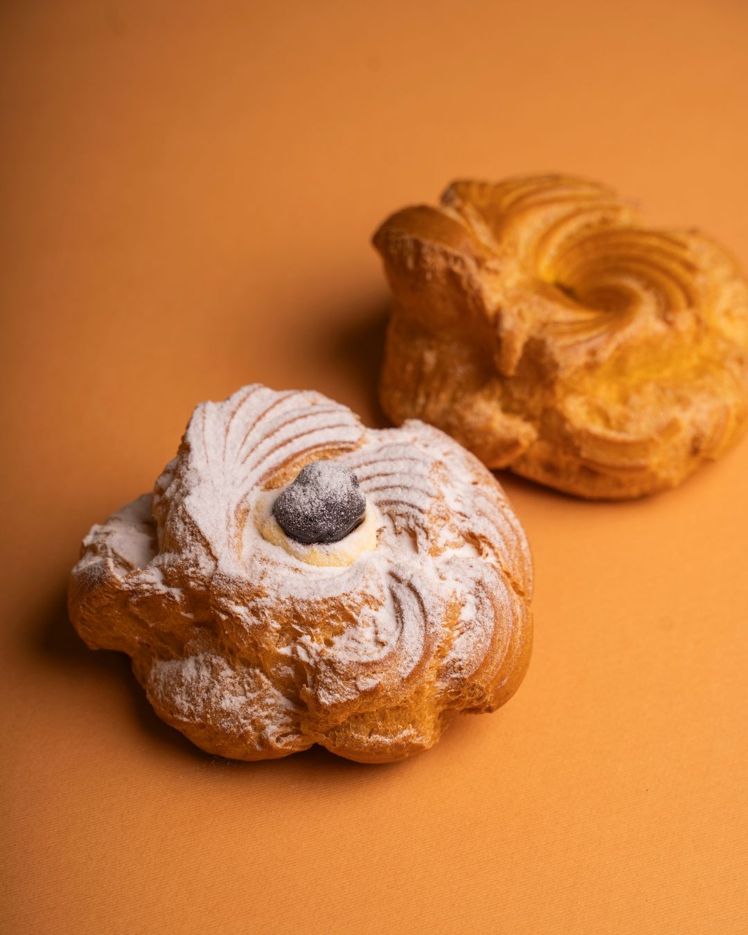 Buona Festa del Papà a tutti! 🤍
Le nostre zeppole speciali per la festa sono state molto apprezzate e vogliamo ringraziarvi per aver scelto di regalarle (o regalarti) un momento di dolcezza.
Le zeppole Solevè sono comunque ancora disponibili: soffici, cremose e pronte da condividere con chi ami.
✨ Scrivici in DM o su WhatsApp:
📞 +39 331 258 8607
✨ Prenotale ora e scegli anche il servizio di consegna
👉 www.solevelab.com
Oppure ritirale direttamente in sede:
📍 Via Pastrengo 58, Moncalieri
#zeppole #festàdelpapà #PasticceriaArtigianale #Solevè #PasticceriaTorino