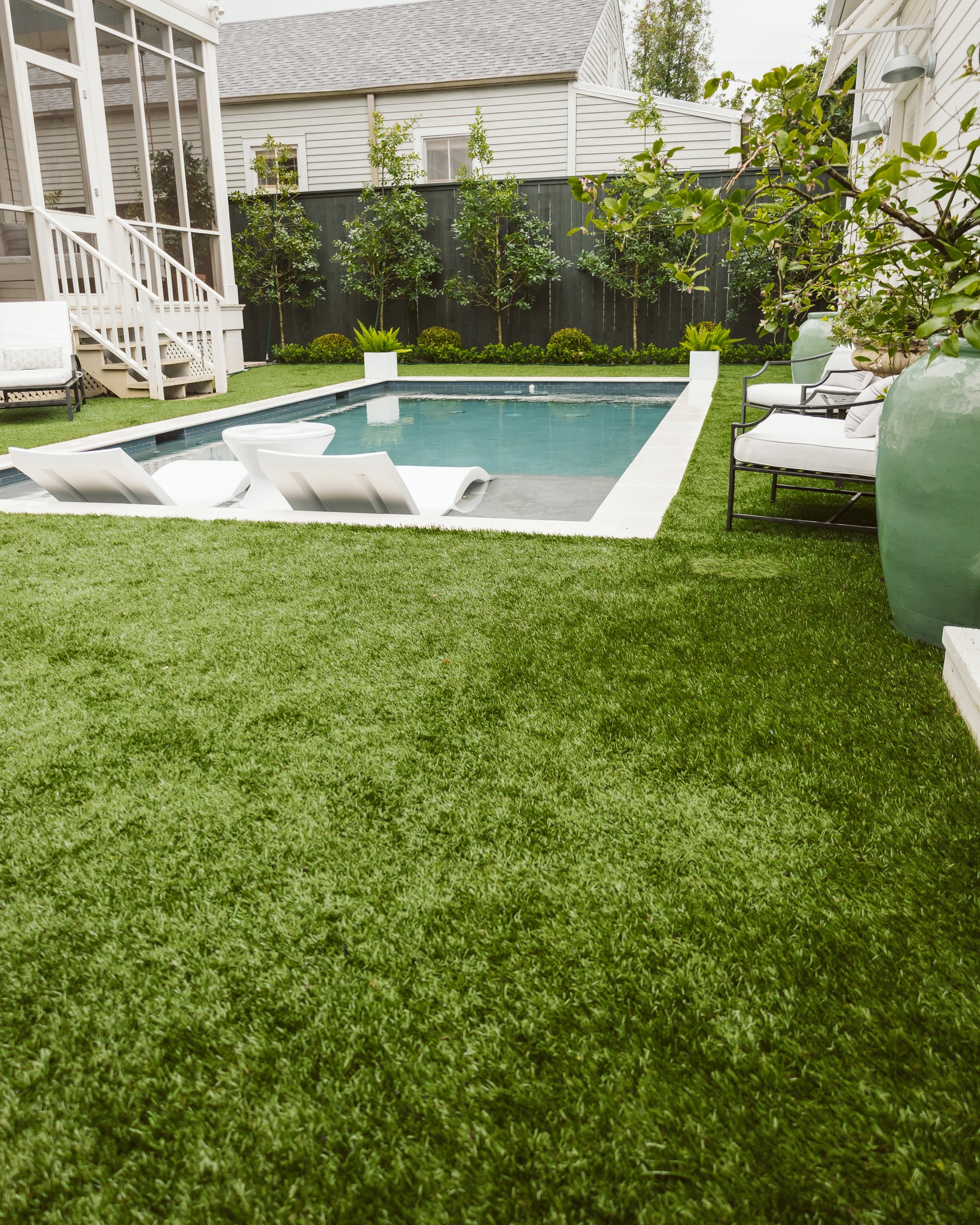 Anyone else dreaming of a backyard that stays this good year-round? 🌿
. . . . . . . . . .
#turftuesday #landscape #landscapearchitect #turftuesday #landscapearchitecture #landscapedesign #residentialdesign #residentiallandscapedesign #neworleanslandscapes #thegardengateslandscapecompany #neworleans #metairielandscapes #design #iheartnola #artificialturf
