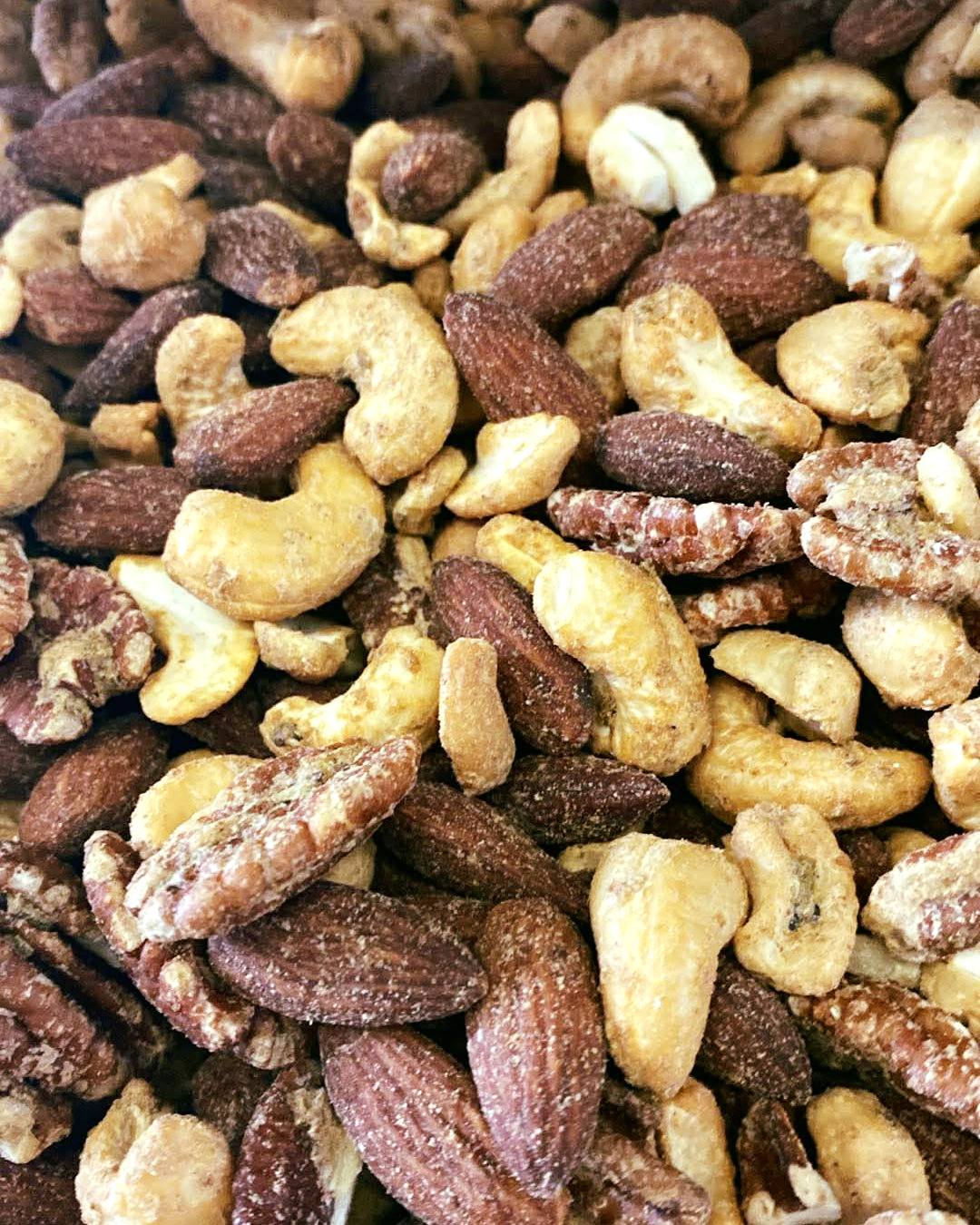 MÉLANGE DE NOIX AU ROMARIN
Un mélange savoureux d'amandes, noix de cajou et noix de pécan rôties à sec, l'huile d’olive, sel de mer, sucre de canne, amidon de tapioca, romarin, épices.
✅Disponible en vrac
NaturSource : une compagnie de Dorval ♥
Ayant pour mission d'offrir des délicieuses collations saines et nutritives en toute simplicité avec des ingrédients de qualité! #espaceorganique #villedelongueuil #longueuil #vrac #vieuxlongueuil