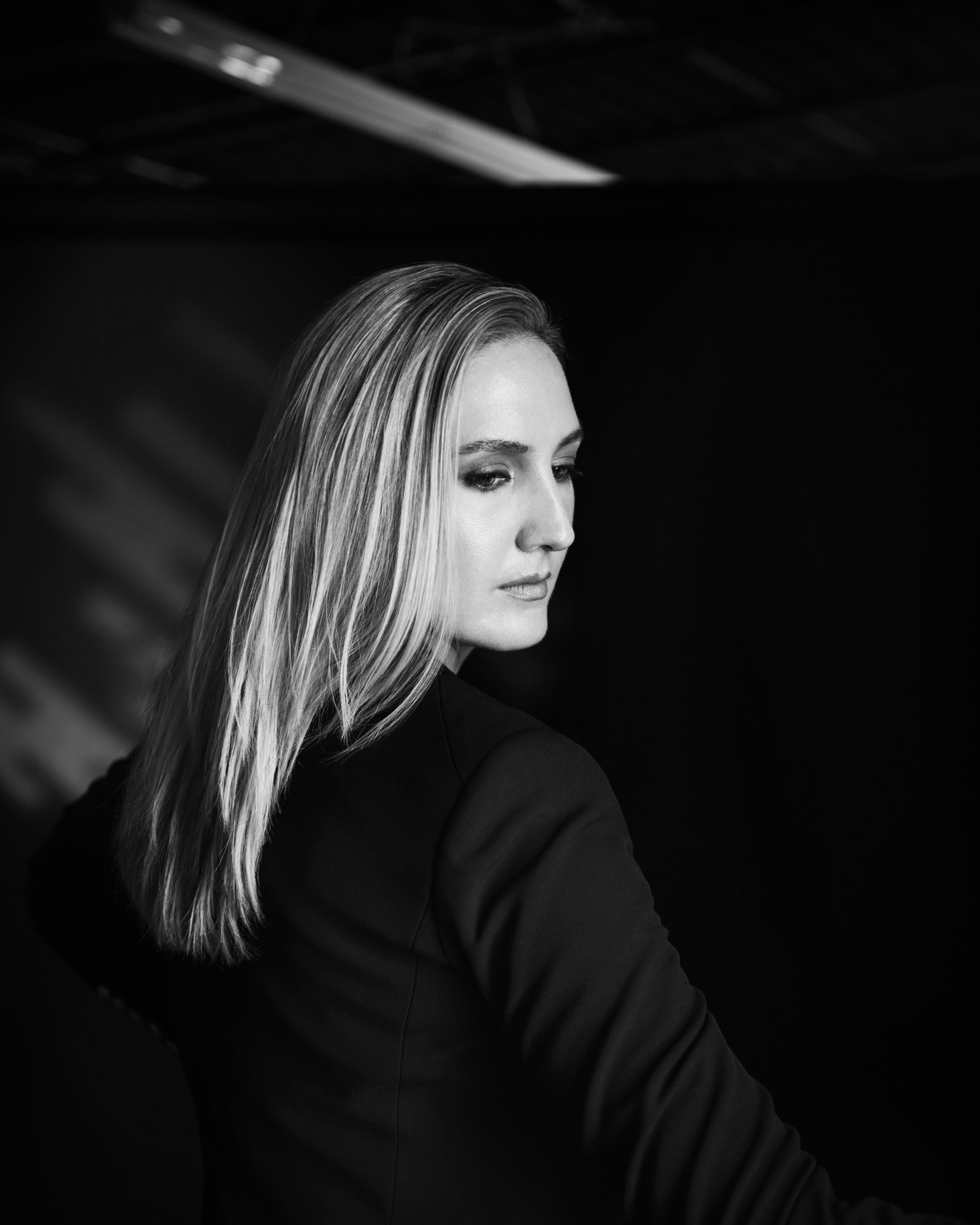 With regret, I’m unable to perform in tonight’s Les Contes d’Hoffmann due to illness. Canceling is never an easy call, particularly during such a lovely run, but I hope to be back for our final performance on Sunday. A big thank you and TOI TOI TOI to @nikolovska.ema for taking over on such short notice. 💚
📸: @the.gonz