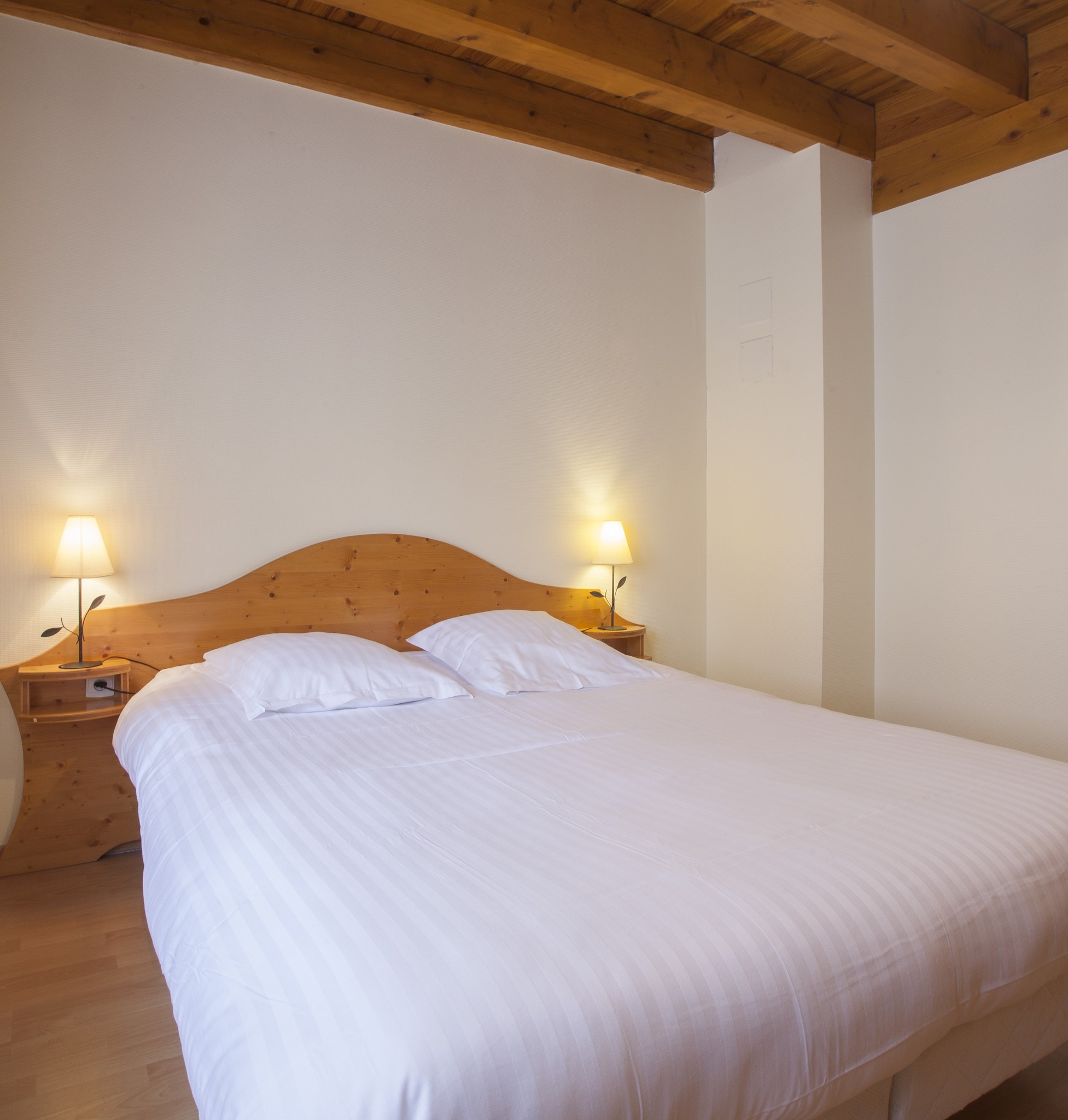 Découvrez le Gîte Martin, un véritable havre de confort pour des séjours en groupe jusqu’à 8 personnes ! 🏡✨ Niché au cœur de l’Alsace, ce gîte offre un espace généreux et des équipements modernes pour un séjour relaxant. Et pour couronner le tout, ne manquez pas la dégustation à la cave pour savourer nos meilleurs crus. Réservez dès maintenant pour une expérience de confort et de plaisir en Alsace ! 🌟🍷 #gites #alsace #vacation #terroir #escape