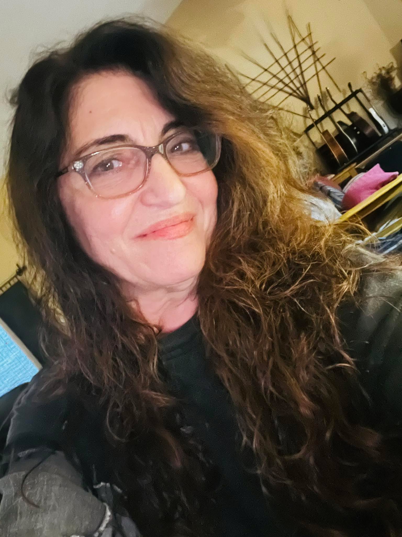 Nothing like that fresh-from-the-salon feeling ✨ Just got back from my hair appointment with Kristi and Jackie—they always take such good care of me. Feeling refreshed, relaxed, and a little extra put together 💁♀️💫
Nice to have a quiet night at home to enjoy it for once ❤️