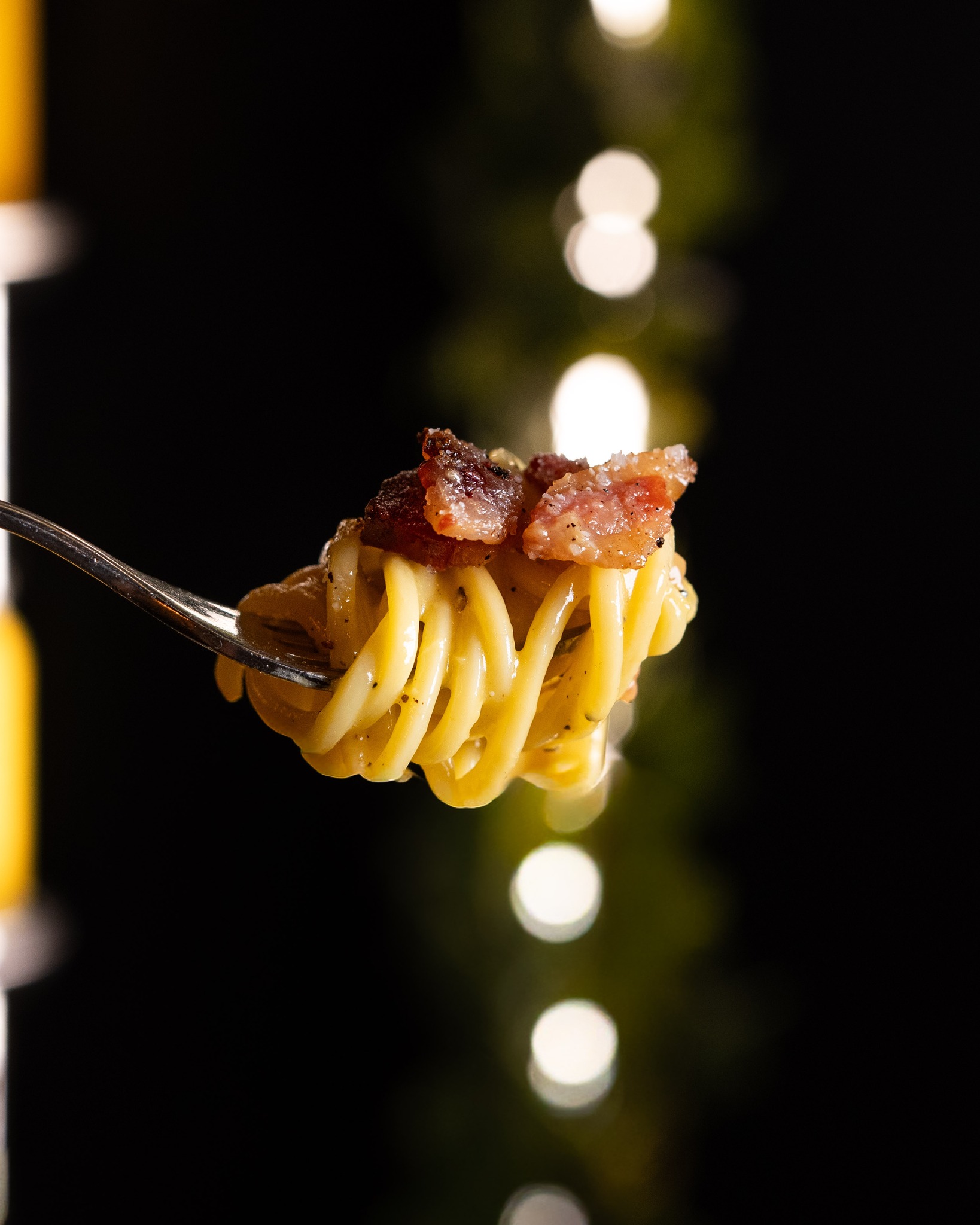 Ci sono giornate che solo una carbonara come si deve sa rimettere in sesto.
Un abbraccio cremoso che profuma di casa: ogni forchettata è un sorriso.
🍴Vieni a scoprire il suo gioco di consistenze.
#laTramontina #ristorantePalermo #laTramontina #carbonara
