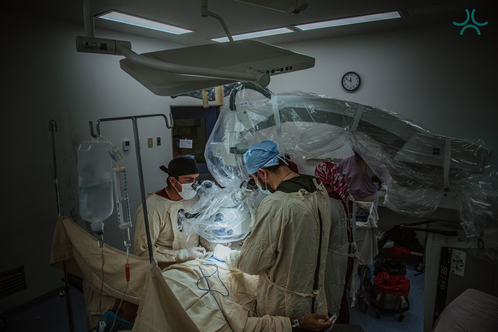 La Varicocelectomía microscópica es una cirugía avanzada que permite corregir el problema con mayor precisión preservando arterias y vasos linfáticos, reduciendo complicaciones y recaídas.
Agenda tu consulta:
📲 https://wa.me/524428388199
.
.
#urologia #andrologia #drmarcoromero #urologiaqro #urologiaqueretaro #SaludUrinaria #saludmasculina #starmedicaqro #VPH #Virusdelpapilomahuano