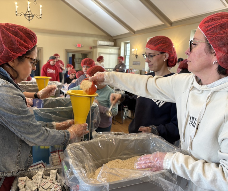 Huge thank you to our @riseagainsthunger volunteers who helped out this Saturday! Both parishioners and our neighbors came together and packed over 10,000 meals for those in need. Thank you for continuing to aid in the fight against food insecurity across the globe!
#Riseagainsthunger #CommunityEvent #newtonma