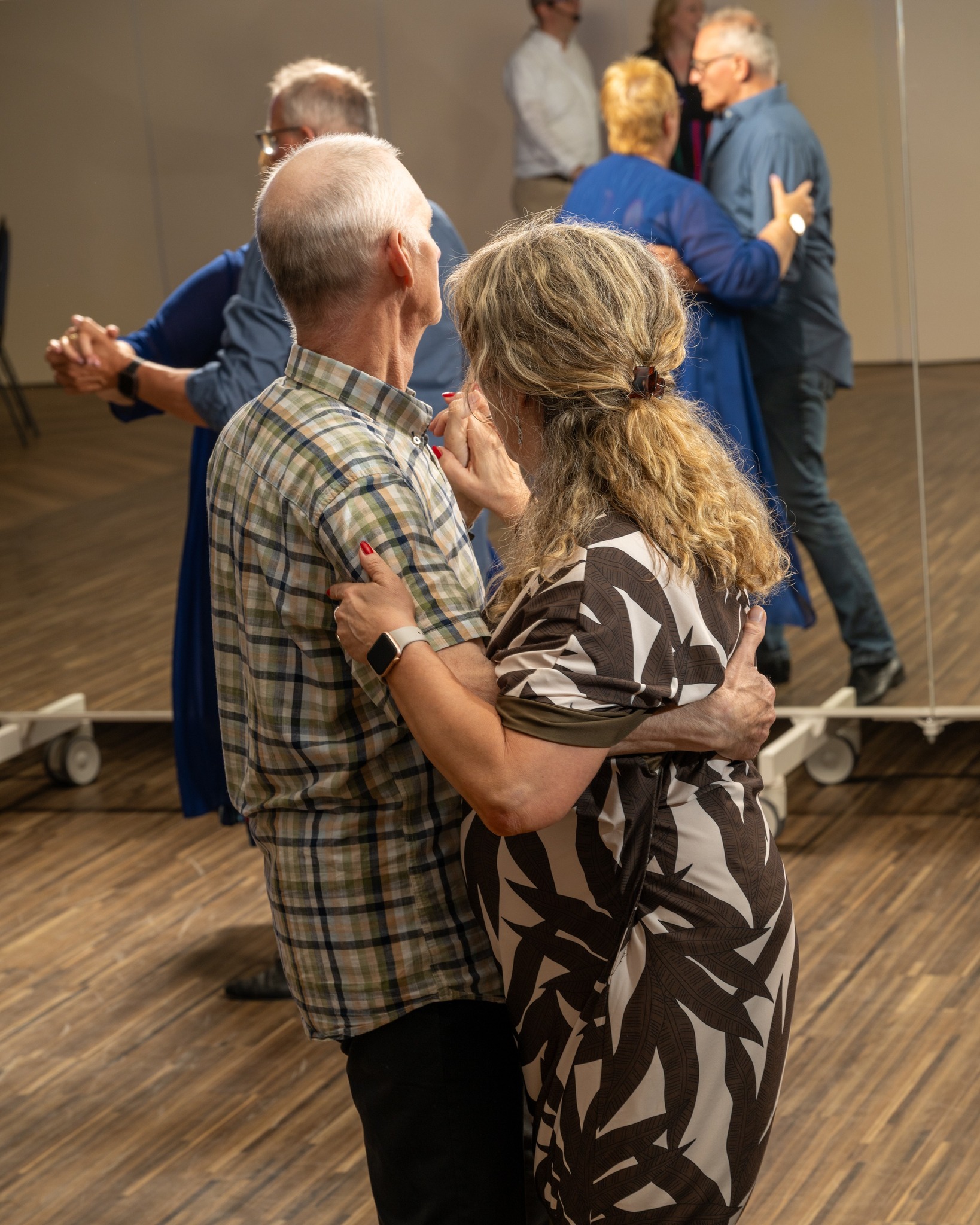 Iedereen moet ergens beginnen! 😉
Bij onze dansstudio heten we iedereen van harte welkom, ook beginners. Dus heb je twee linkervoeten of moeite hebt met pasje onthouden? Geen probleem want wij helpen je stap voor stap. Zo kan iedereen volop genieten van dansen. 🎶🤍
#dansstudiorolo #dansstudiobrabant #herpen #dansen #dansenbeginner