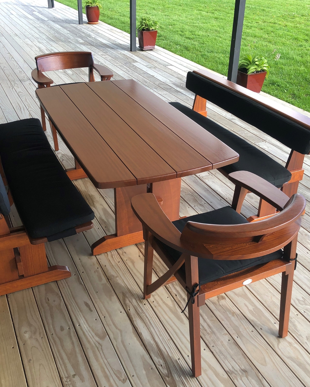 The 1800 Rectangle Table Setting.
A more structured approach to outdoor living, designed for those who favour clean lines and generous space for gathering. With its defined form and considered proportions, it creates a natural setting for shared meals and relaxed entertaining.
Crafted in premium Iroko hardwood, the solid construction and bench seating offer both durability and comfort, while the timeless design allows it to sit effortlessly within a range of outdoor environments.
A versatile setting, designed to bring people together.
Proudly Designed & Handcrafted in New Zealand Since 1984.
Explore more on our WEBSITE, link in bio!