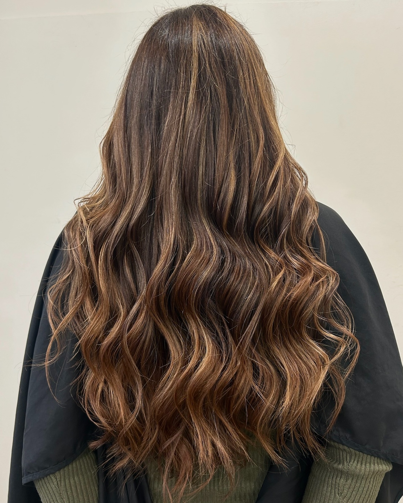 Forfait coloration végétale AVEC un balayage à l'argile mieeeeel 🍯
Nous on adore ! Et vous ? 🙂↕️
#salondecoiffure95 #coiffeureaubonne #coiffurebio #salondecoiffure #beauténaturelle #hairnaturel #NaturalBeauty #CoiffureVégétale #BalayageNaturel