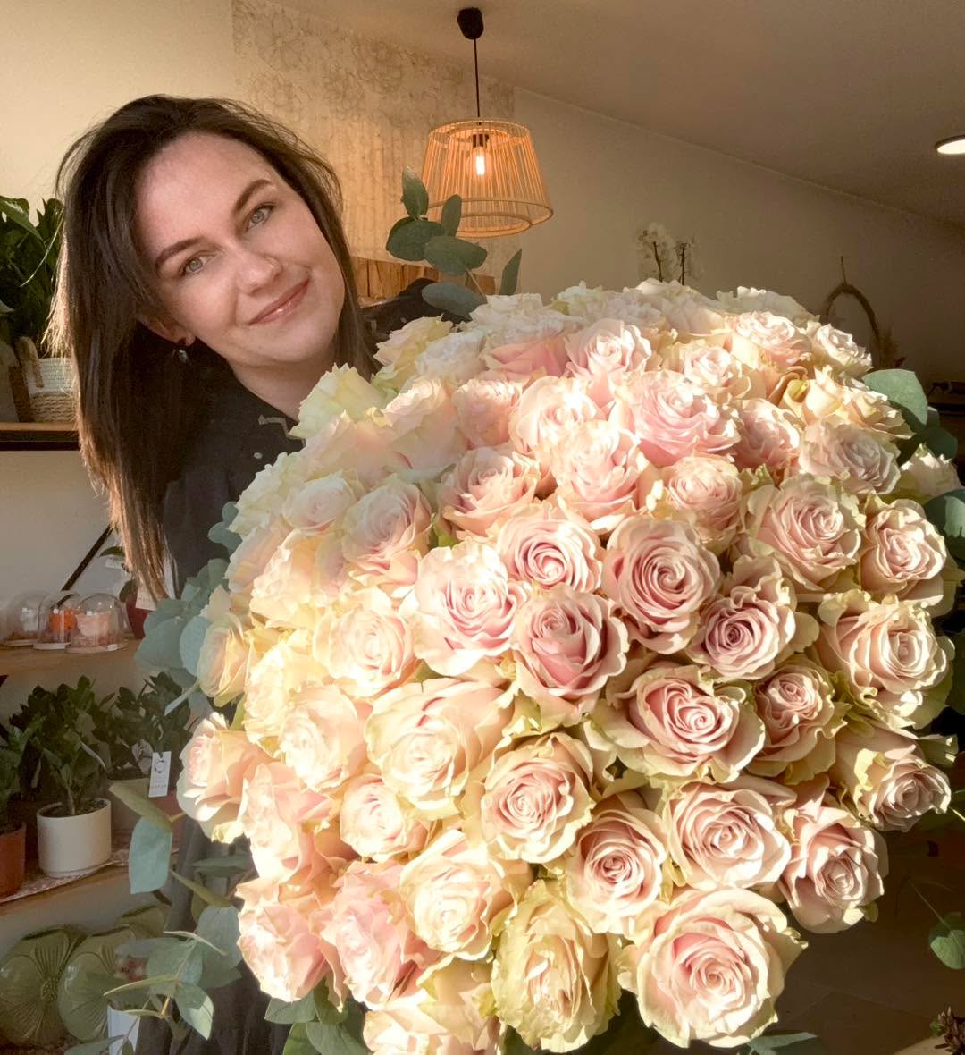 Un bouquet de roses pour l’anniversaire de Marie-Christine 🌹
Merci à vous d’être là depuis le début de l’aventure 🌸☺️
Joyeux anniversaire 🎂😘