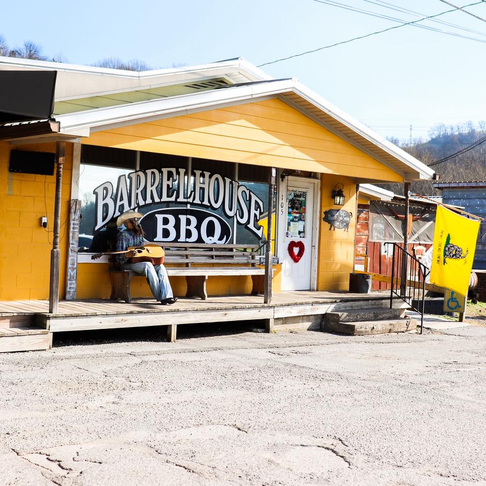 Barrelhouse BBQ is a pillar of our community for a reason! Their delicious bbq, amazing atmosphere and top notch service is the perfect place to enjoy Tennessee BBQ 🍖
📍105 Mechanic St S
#VisitLynchburgTN #tennesseewhiskey #LynchburgTN #bbq