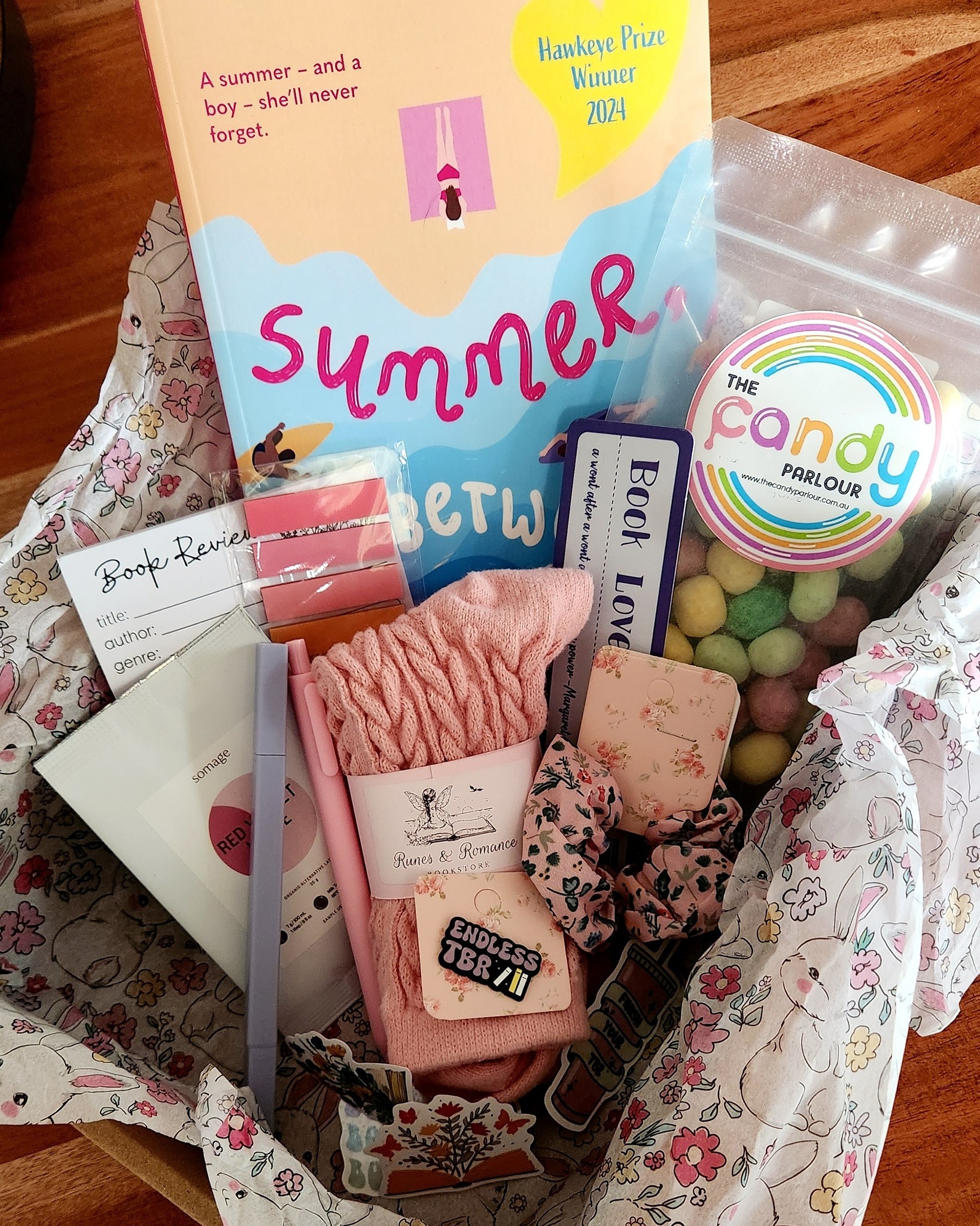 Our 5 top best Sellers from last nights Easter Market! Find out what eveyone else is reading!
Thank you everyone that came out to support us! We were overwhelmed with the love and feedback our boxes got from the community!
If you missed out on coming to see us, it isnt too late to grab one of our Easter Book Boxes online. Visit runesandromance.store
@holly_cardamone_author @izzyfleaywrites @samaradarkwrites @ellekennedyauthor