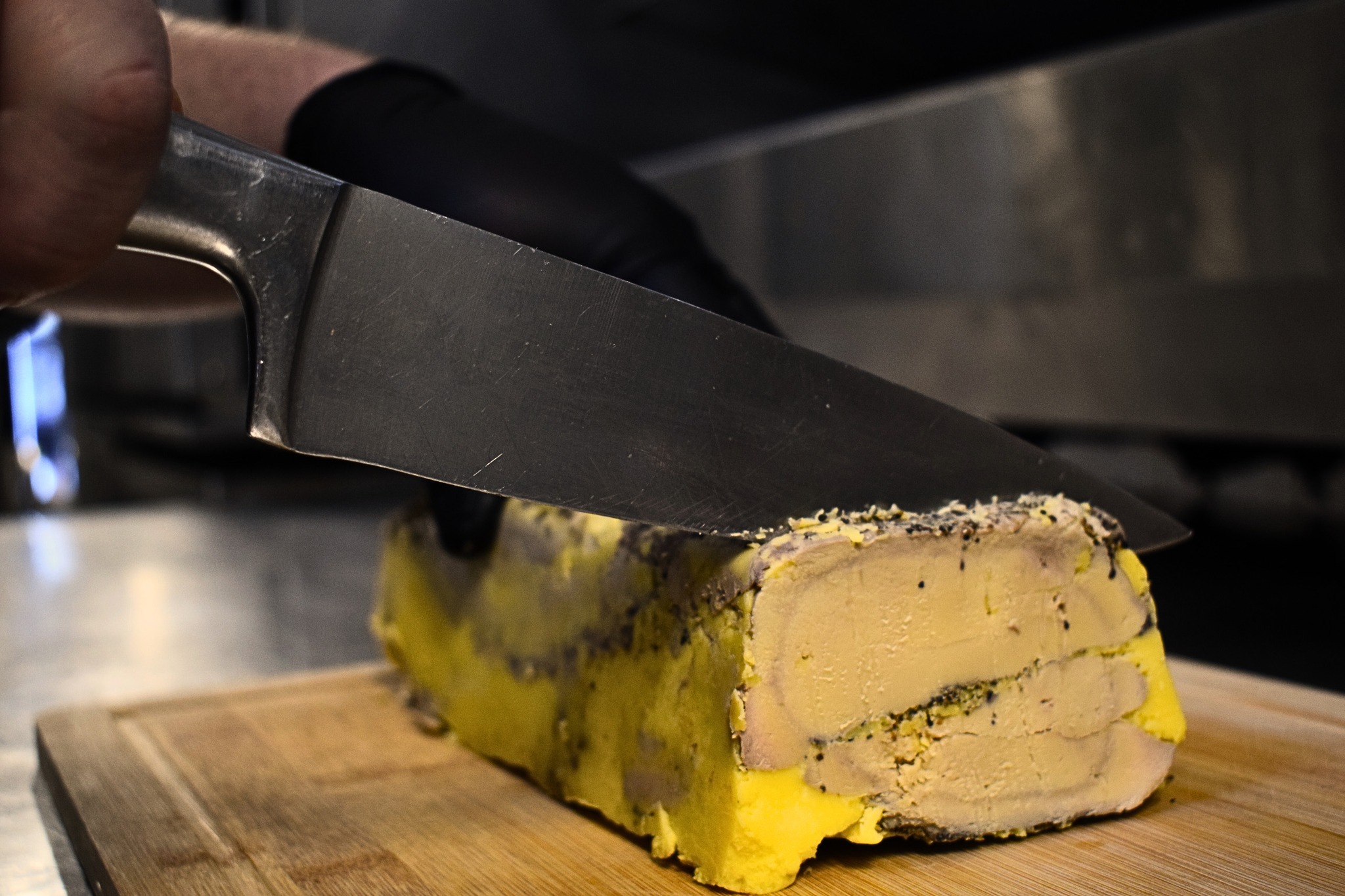 ✨ Une bouchée suffit pour tomber amoureux de notre foie gras fait maison…
Élaboré dans notre cuisine, notre foie gras fait maison révèle des saveurs délicates et une texture fondante incomparable. Servi avec des accompagnements soigneusement sélectionnés, il reflète tout le savoir-faire et la générosité de notre table.
Et si votre prochaine dégustation commençait chez nous ? 🍷
🍽 Cuisine familiale
📍 434 Rte de Toulouse, Bègles
⏱ Ouvert du mardi au vendredi midi et soir
le samedi uniquement le midi
#Bordeauxmaville
#Begles #quoifaireabordeaux
#bordeauxfood #bordeauxtopfood
#bordeauxresto
#bonnesadressebordeaux
#oumangerbordeaux
#Piccolo #piccolorestaurant