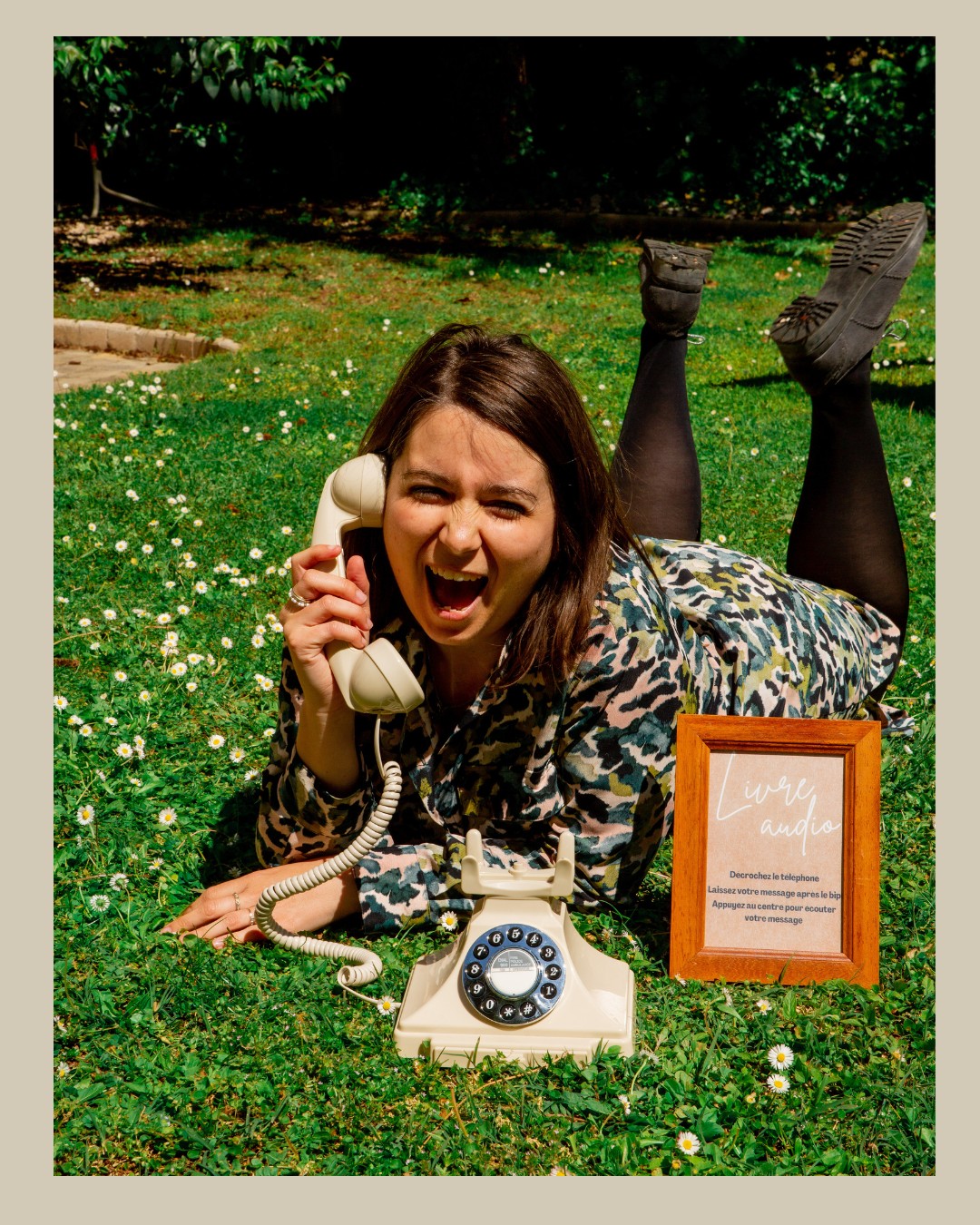 🎙️✨ Et si vos souvenirs prenaient vie… en voix ? ✨🎙️
Le livre d’or audio, c’est plus qu’un message…
C’est un rire, une émotion, une anecdote racontée avec le cœur 💛
📞 Un mot spontané, une blague, un souvenir marquant…
Et votre voix devient un souvenir éternel.
Fermez les yeux et réécoutez ces instants précieux encore et encore…
🎧 Osez laisser votre empreinte autrement.
#LivreDorAudio #SouvenirsVivants #VoixDuCoeur #MomentsMagiques #Evenement #Souvenirs #Herault #Gard #Occitanie #SudDeFrance #montpellier
📸 @camille.leduc_photography
☺️ @leclubdessimonemontpellier