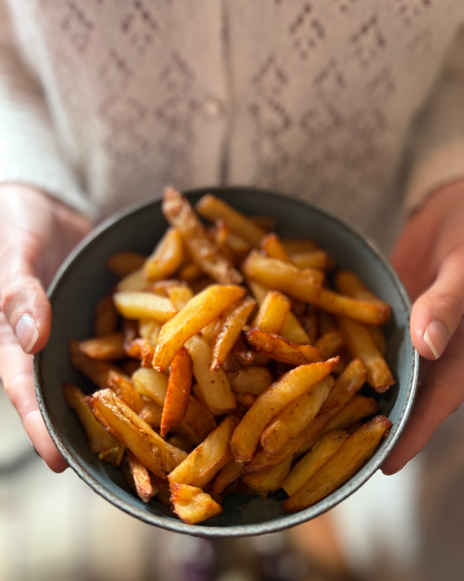 Les frites qui mettent tout le monde d’accord 🍴
À la graisse de canard, ultra gourmandes et bien généreuses comme on les aime. Impossible de s’arrêter à une seule portion.
Tu viens tester ou tu restes en manque ?😋
🍽 Cuisine familiale
📍 434 Rte de Toulouse, Bègles
⏱ Ouvert du mardi au vendredi midi et soir
le samedi uniquement le midi
#Bordeauxmaville
#Begles #quoifaireabordeaux
#bordeauxfood #bordeauxtopfood
#bordeauxresto
#bonnesadressebordeaux
#oumangerbordeaux
#Piccolo #piccolorestaurant