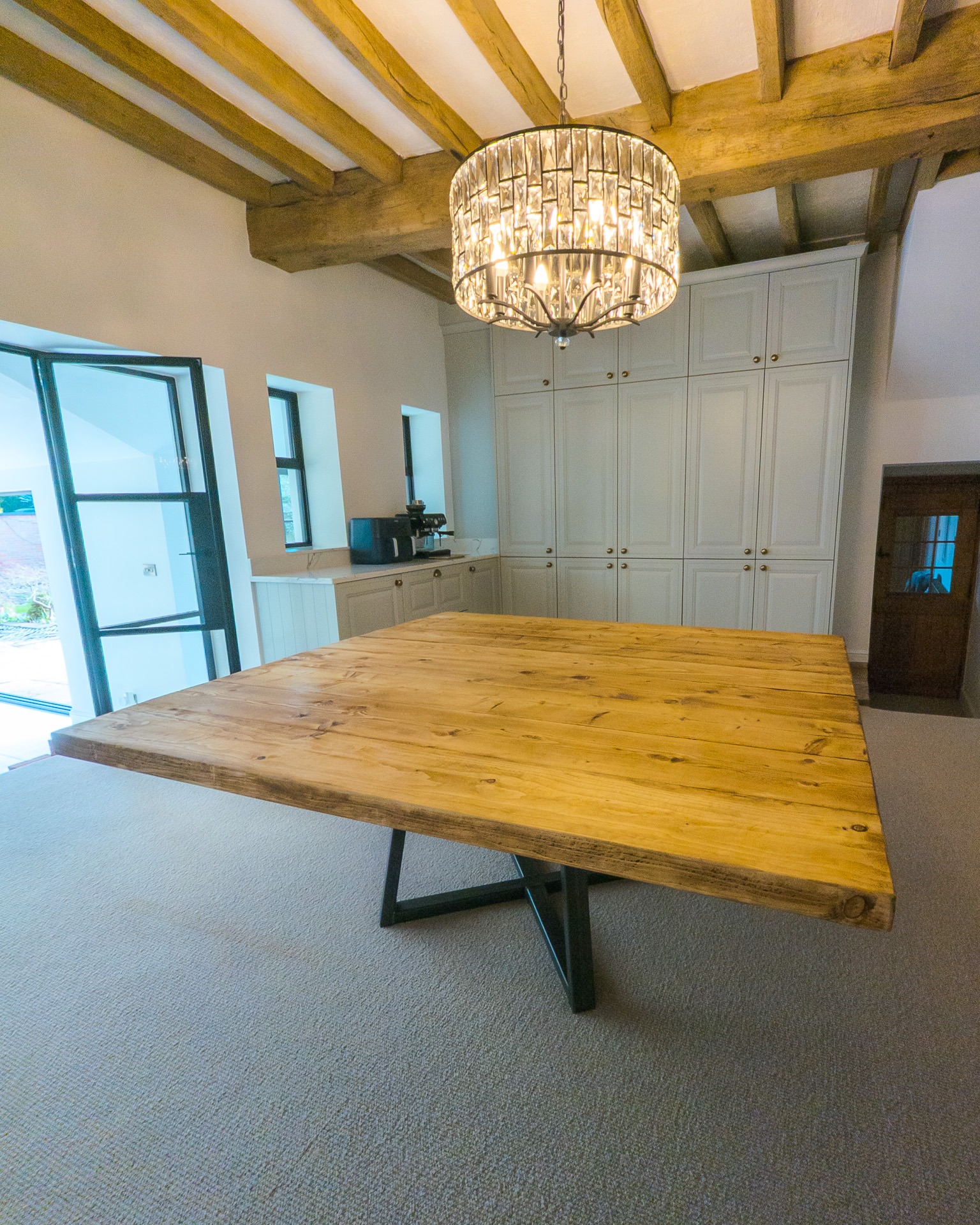 This isn't just a table — it's a statement.
Reclaimed wood. Steel strength. Timeless style.
Order now with a 7.5% discount with a Easter Holiday special!
.
.
.
#bespokefurniture #reclaimedfurniture #sheffield #rccfurniture