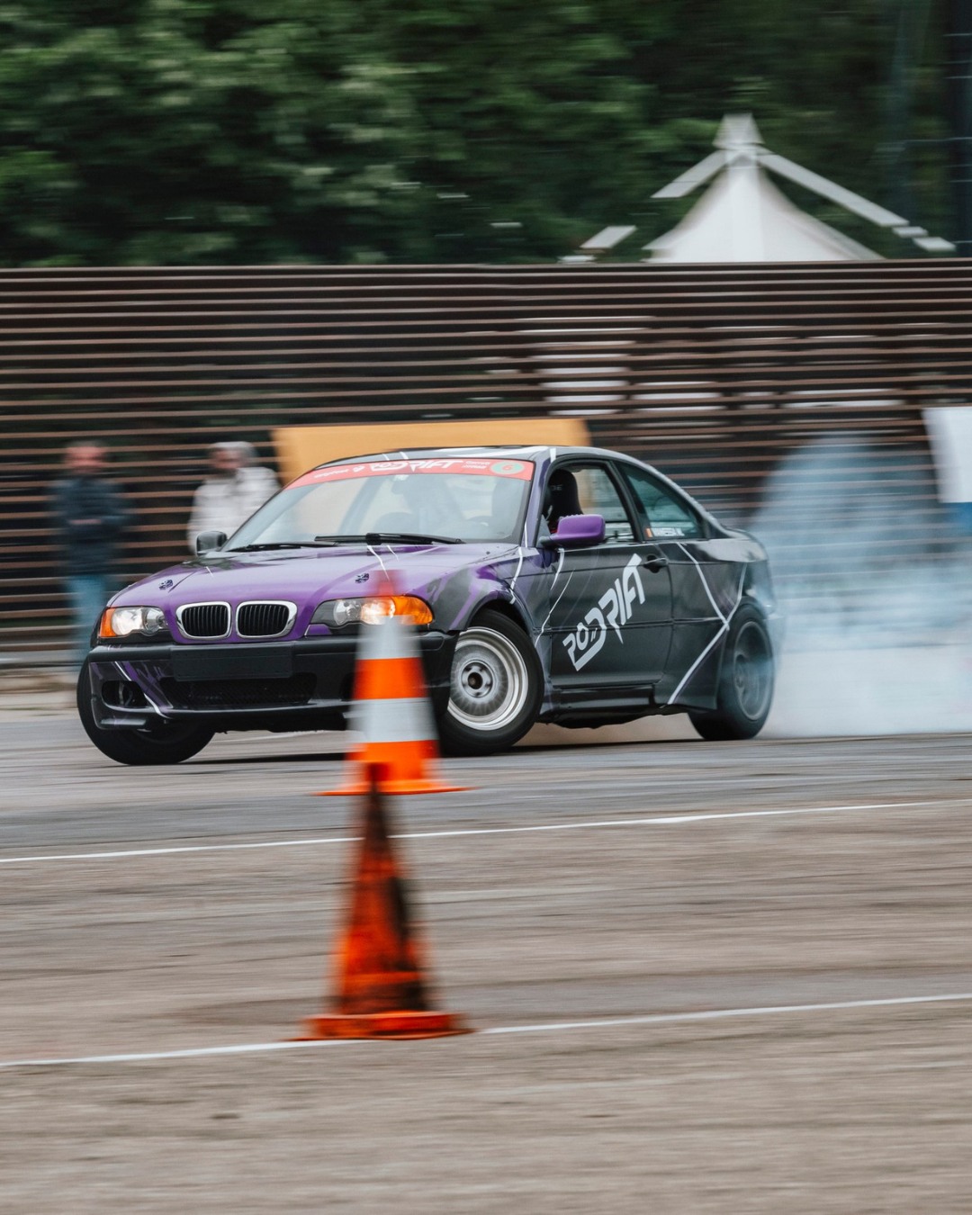 Auto Total Business Show 2026. Drifturi care sfidează regulile fizicii. Mașini din altă ligă. Tehnologie auto de top.
Două zile care ridică ștacheta.
23–24 mai. Romexpo.