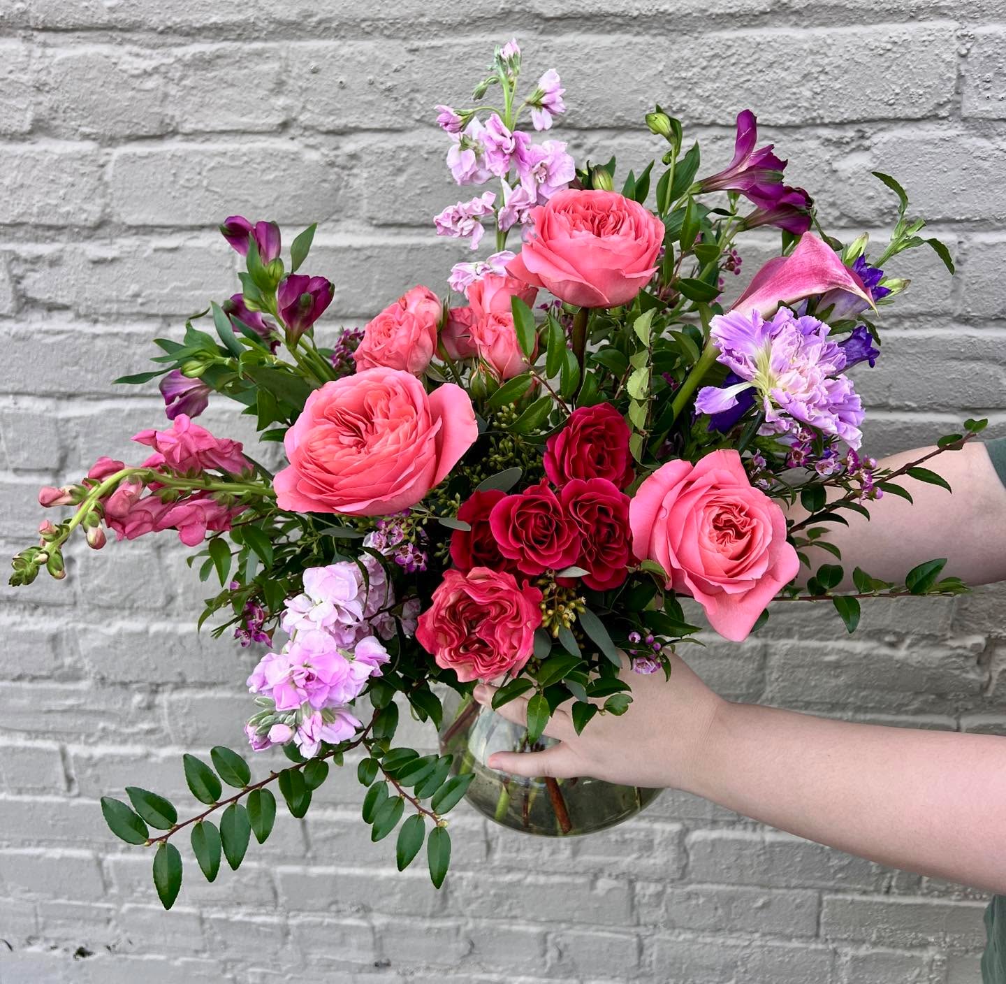 Yesterday was national flower day but we like to celebrate it every day!!! #nationalflowerday ☺️