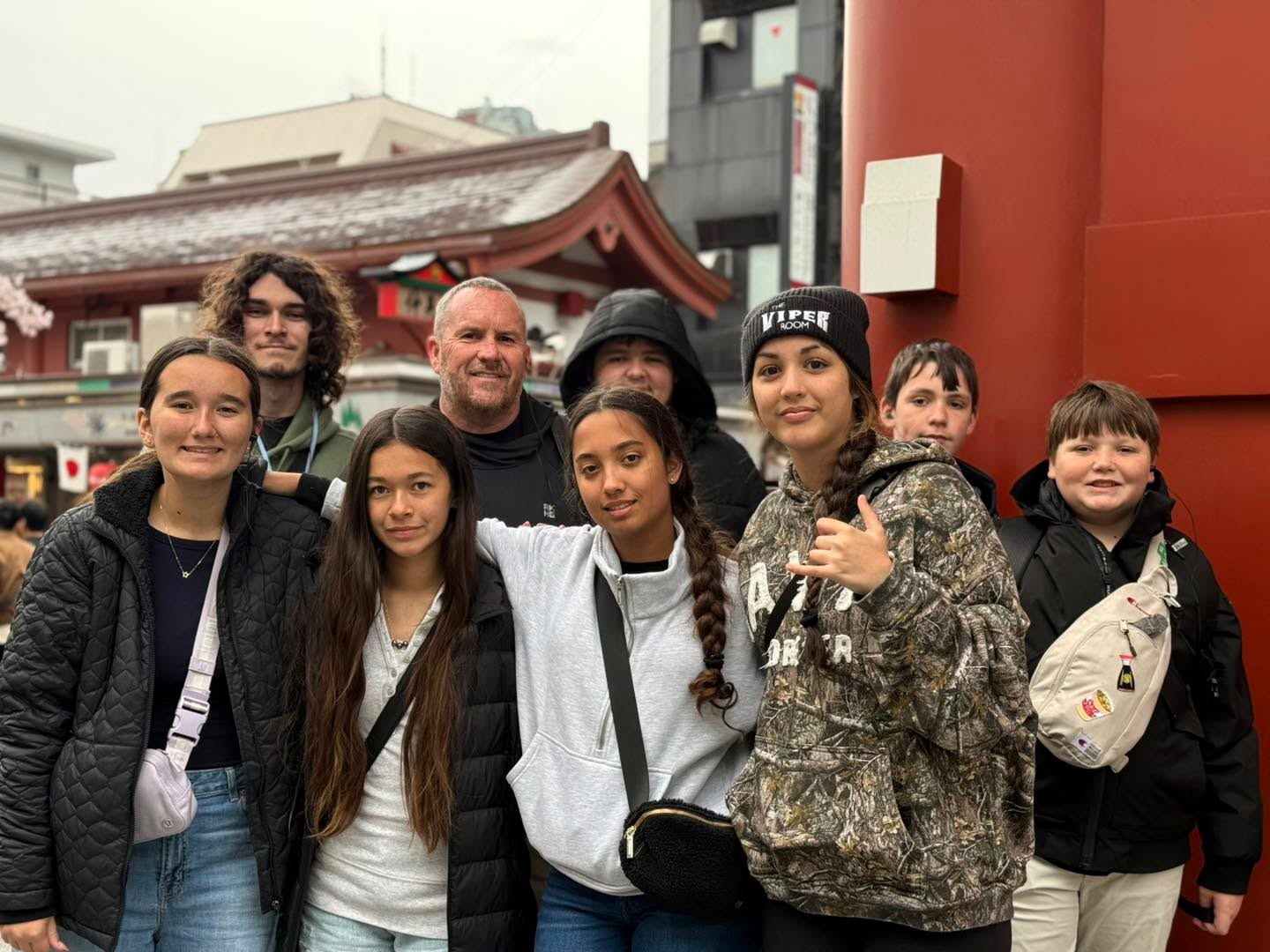 Our ELS Japan travelers at Sensō-ji Temple in Asakusa, Tokyo 🇯🇵❤️
Standing beside one of Japan’s most iconic landmarks, our group is already making incredible memories together. From historic temples to unforgettable moments with friends, this adventure is one we won’t soon forget!
#ELSJapanTour #ELSMaui #Asakusa #SensojiTemple #TokyoJapan #StudentTravel #JapanAdventure #EFTours #MakingMemories