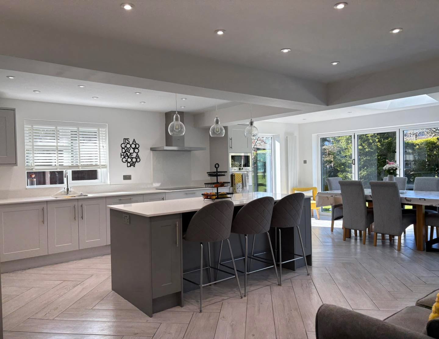 The sun is shining ☀️
It’s the perfect time for a spring clean and getting everything fresh again 🧼✨
Drop us a message to get yours booked in 💜