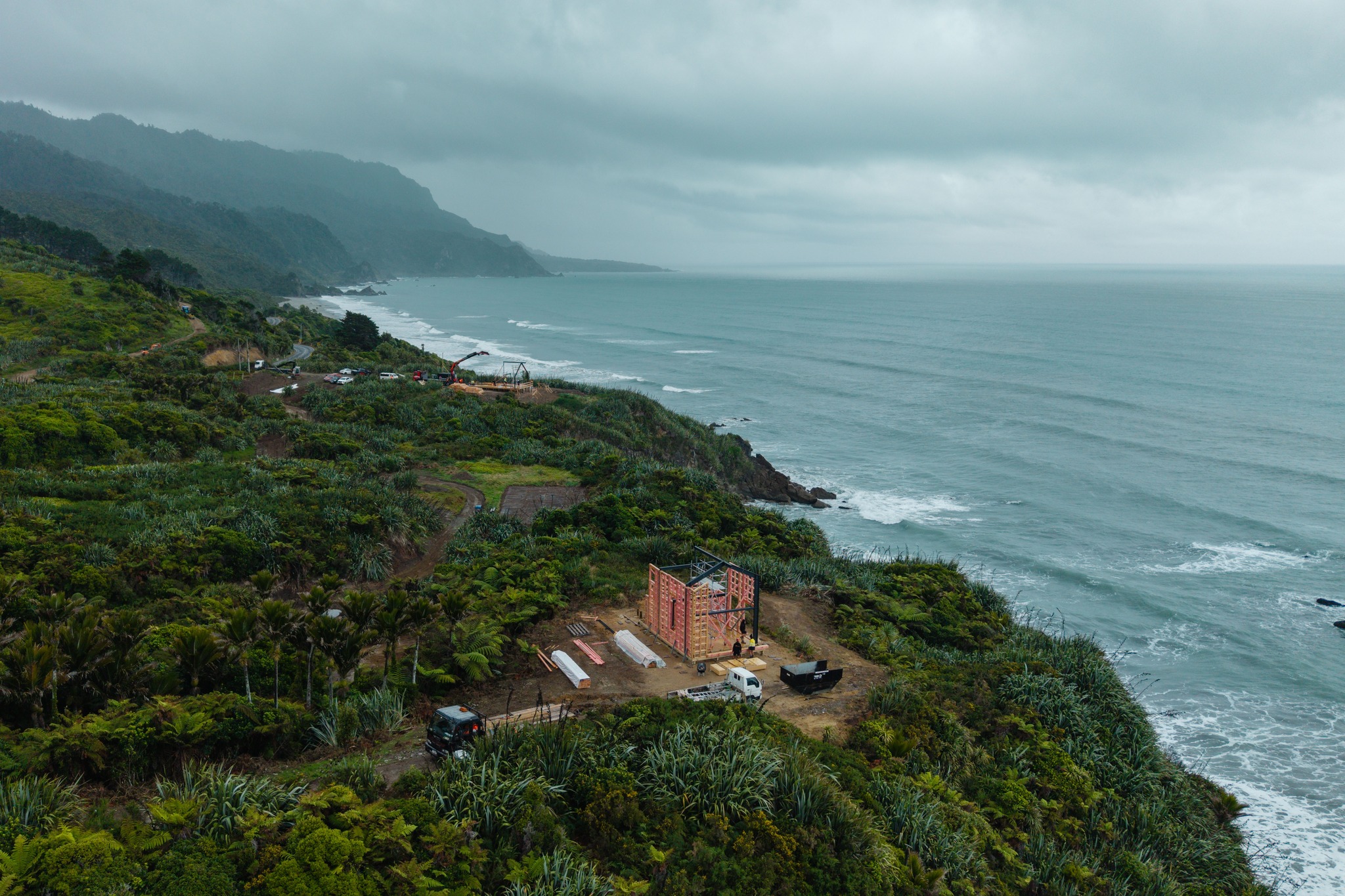 These views deserve a permanent space on our feed i think - no wonder our team never want to come back to chch on a Friday! 🔥Architect - Max Warren has designed both of these dwellings perfectly! Ultimate views! Got a project in mind? Lets build it!