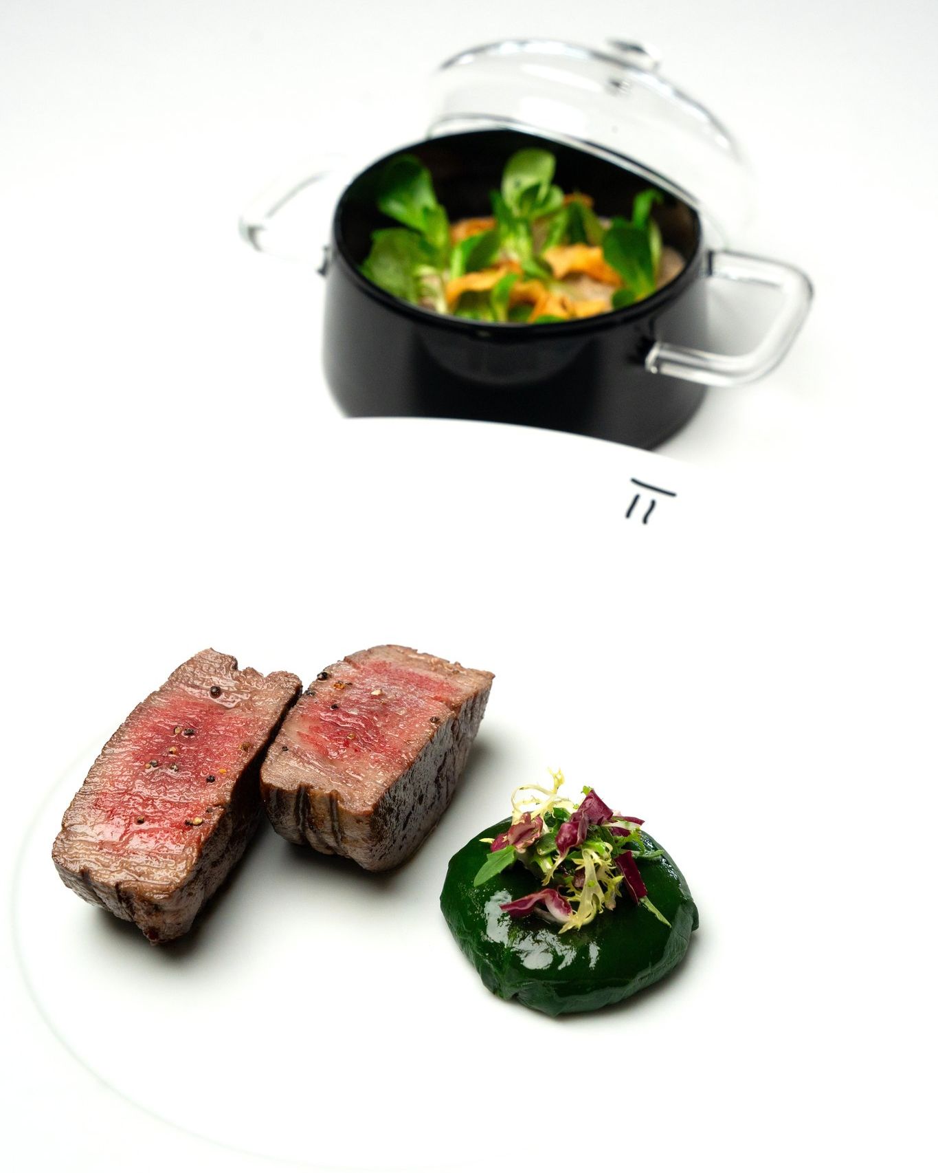 Marbled indulgence meets earthy whispers, Wagyu tenderloin with a touch of Périgourdine
For bookings or more information, please call +971 56 511 3356 or visit pierresdubai.com
#PierresDubai #GaultMillauUAE #MichelinGuide #pierregagnaire