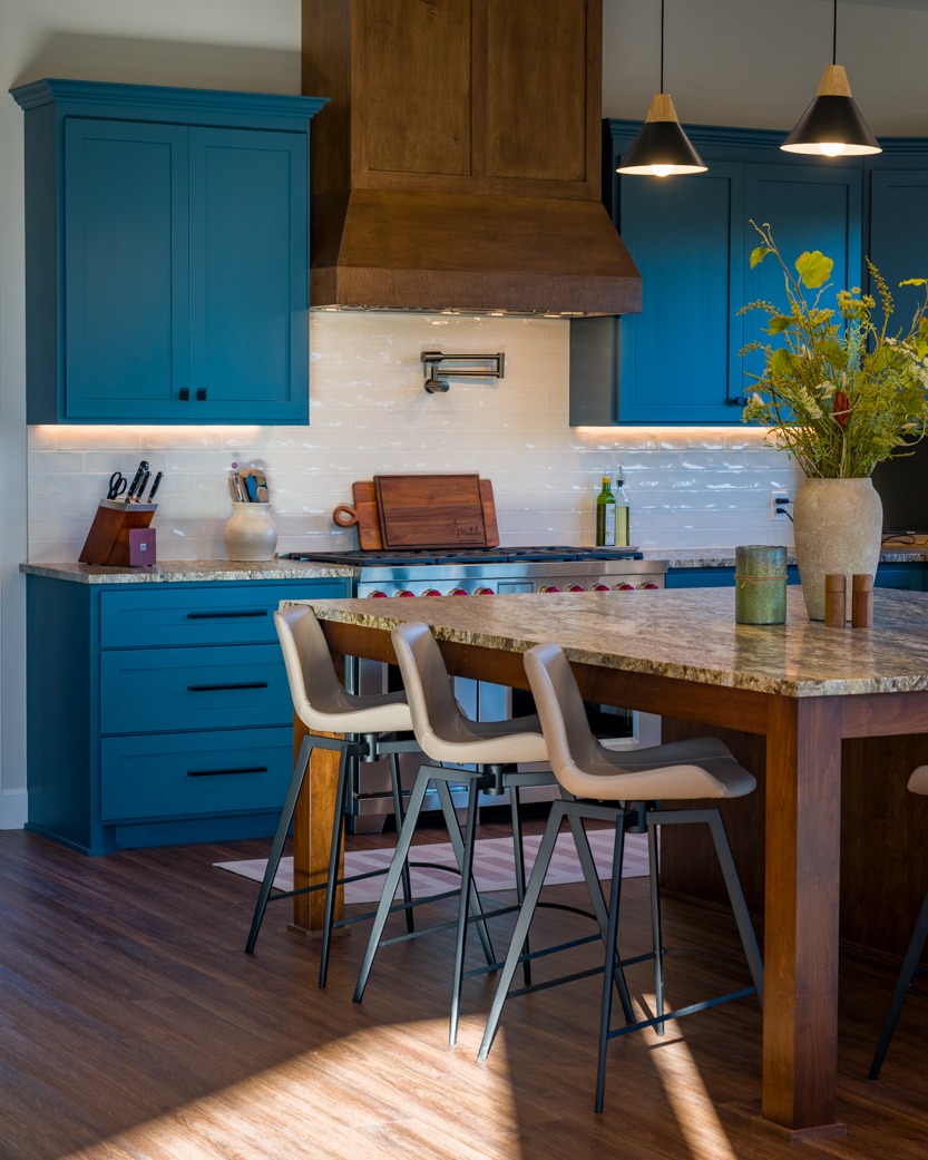 Where light hits, everything changes.
Color feels deeper.
Texture comes alive.
Even the everyday starts to feel considered.
That’s the moment I’m always chasing—
when a space stops being static
and starts to move with the light.
Bold cabinetry. Warm wood. Soft highlights pulling it all together.
Nothing accidental, but nothing forced either.
Just a space doing exactly what it was designed to do.
📩If your project has that kind of presence, it deserves to be captured at its best.
Let’s create something that feels as good as it looks.
#kitchendesign #architecturalphotography #interiorinspo #naturallight #designforward #modernhome #customhomes #marketing #joncahillphoto @bwdconstruction