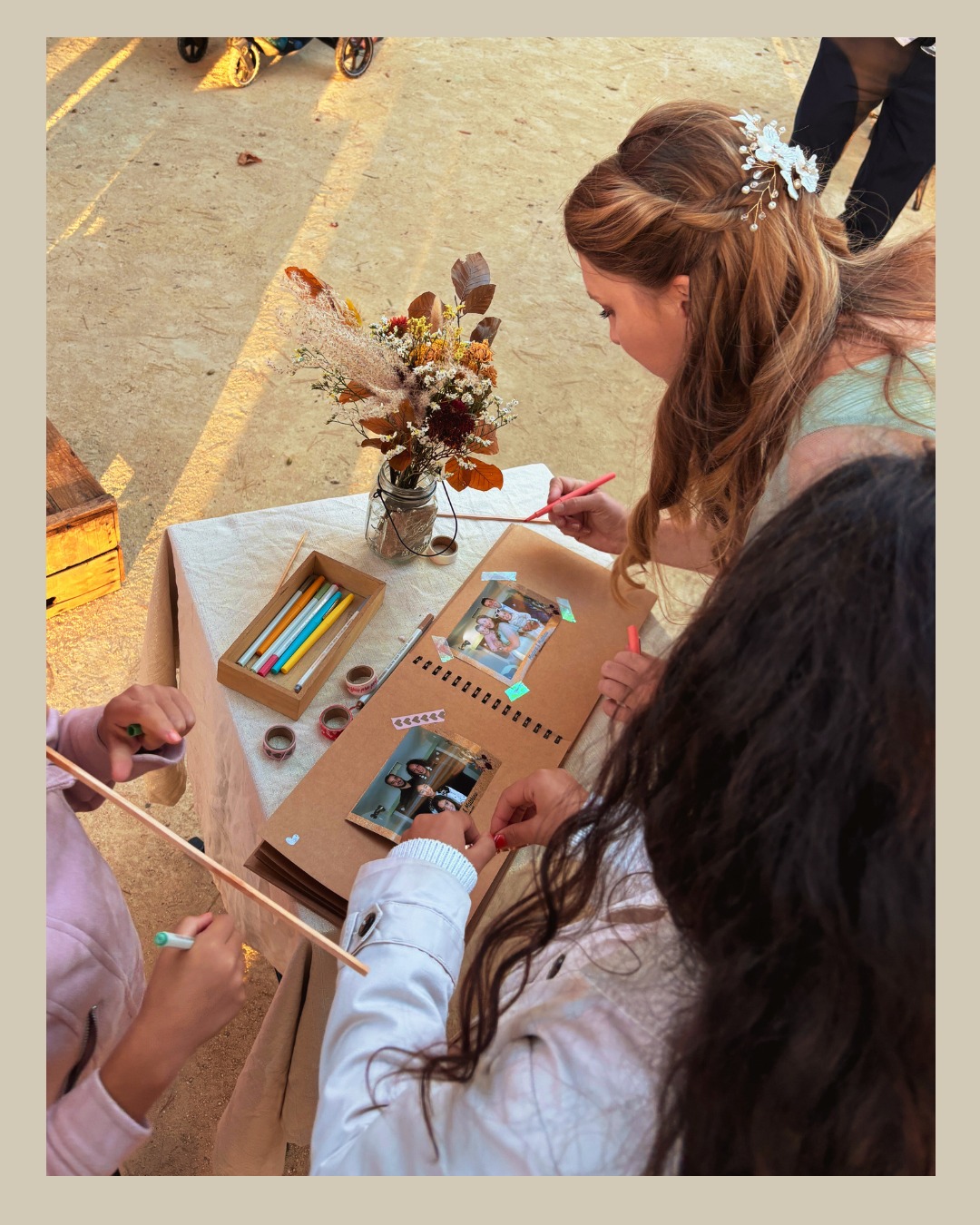 ✨ Le livre d’or : bien plus qu’un simple souvenir… ✨
Un mot, une anecdote, un souvenir partagé… 💭
Chaque page de notre livre d’or raconte une histoire unique, la vôtre.
Que ce soit un moment drôle, une émotion forte ou un simple message du cœur, vos mots deviennent des trésors que l’on garde pour toujours 💛
📖 Prenez quelques instants pour laisser une trace…
Parce que les souvenirs s’effacent, mais les mots restent.
#LivreDor #Souvenirs #MomentsPrecieux #Anecdotes #Partage #Memoire #Evenement #montpellierevents #mariagehérault #mariagemontpellier