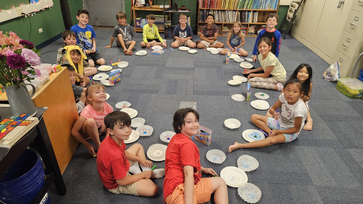 Last project of the season: complete! 🌸
We wrapped up ELS Spring Camp with another E+ favorite—colored coffee filters sprayed with water to create beautiful flowers! Such a fun and creative way to end two amazing weeks together.
Mahalo for all the smiles, laughter, and memories, kiddos! We had the best time with you. 💛🌈🎨
#ELSMaui #ELSSpringCamp #SpringCampFun #CreativeKids #ELSEPlus