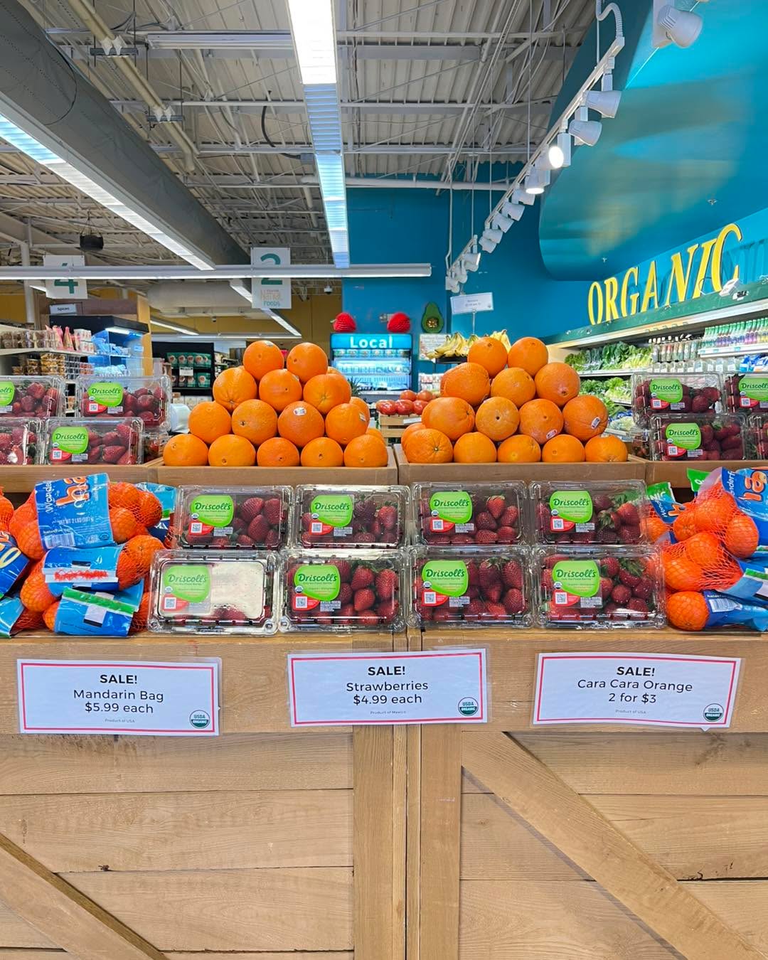 These ripe, organic strawberries are only $4.99! They are a perfect addition to breakfast, a smoothie, or just a delicious snack on their own 🍓
