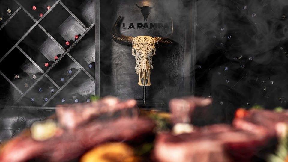 Budapest egyik legerősebb steakhouse élménye.
Nem csak egy vacsora. Egy atmoszféra.
https://www.lapampa.hu/asztalfoglal%C3%A1s
#lapampa #steakhousebudapest #fine dining #luxurydining #budapestrestaurant #gasztro #etterem #steaklovers