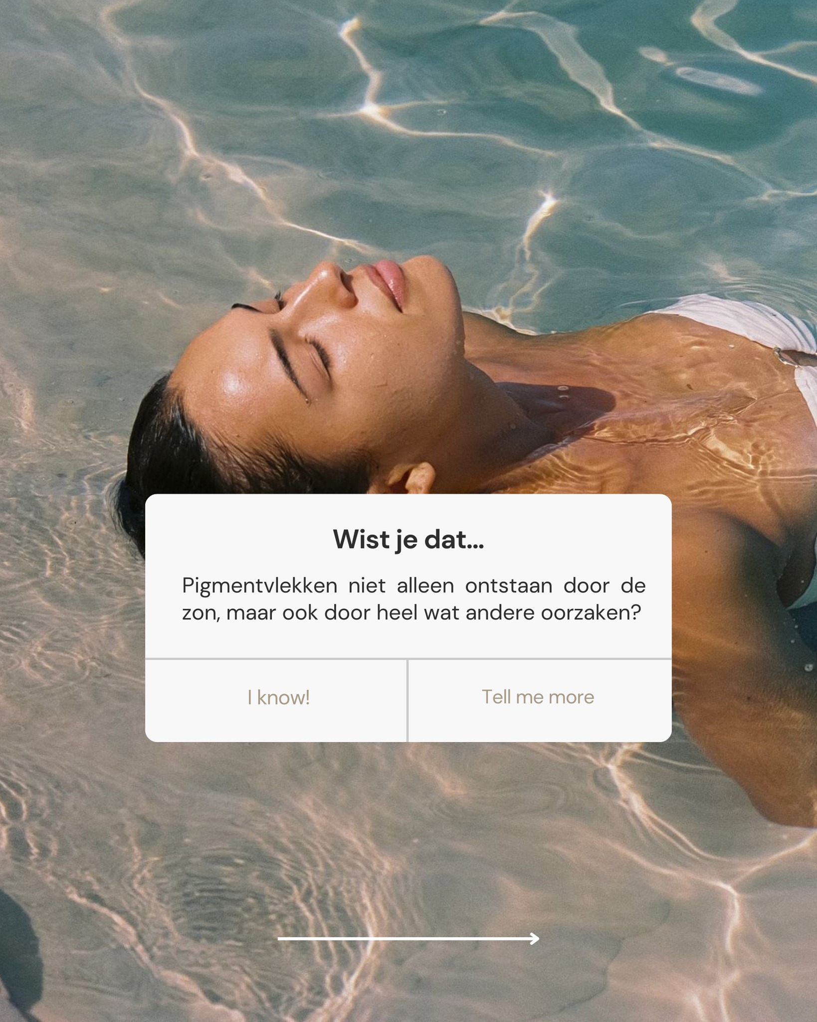 Wist je dat… pigmentvlekken niet alleen door zonlicht ontstaan? 👀
Pigmentvlekken (hyperpigmentatie) ontstaan wanneer je huid plaatselijk meer melanine aanmaakt dan normaal. Dit pigment geeft je huid zijn kleur, maar kan zich ophopen in donkere vlekjes wanneer de huid uit balans raakt.
🔎 Wat gebeurt er?
Je melanocyten (pigmentcellen) worden overactief → en voilà: pigmentophoping.
🌞 De meest voorkomende triggers zijn:
• Zonlicht (UV) – dé grootste boosdoener
• Hormonale schommelingen (zoals melasma)
• Huidbeschadiging (acne, wondjes, irritatie)
• Veroudering
• Genetische aanleg
⚠️ Maar wist je dat ook dit een rol speelt?
• Blauw licht (HEV-licht van schermen)
• Warmte (bijv. sauna of zonnewarmte)
• En bij pigmentgevoelige huid kan zelfs een beetje zon (of naar de zon kijken) al voldoende zijn om vlekken te triggeren
💡 Conclusie: pigmentvlekken zijn complexer dan je denkt en vragen dus om een doordachte aanpak. Wil je graag hulp hiermee? Hou onze pagina in de gaten voor tips of kom langs bij Pur’Elle!
Het is nu de tijd om je pigment zoveel mogelijk te voorkomen. Ik help je graag hiermee. Stuur gerust een berichtje.
Veel liefs,
Lien
Pur’elle Huidinstituut
☎️ 0494 58 65 50
📩 info@purelle.be
🌍 www.purelle.be