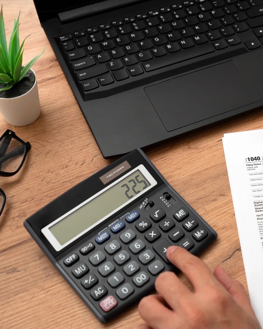 Did you know your retirement annuity contributions are tax-deductible?
That means SARS helps you fund your retirement by reducing your taxable income today — while your money grows for the future. It’s one of the few places where smart tax planning and long-term wealth building meet.
#RetirementAnnuity #TaxEfficiency #RetirementPlanning #FinancialWisdom #CornerstoneAdvice