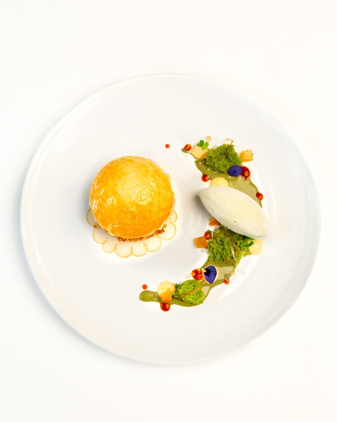 Finish the evening with something soft, bright, quietly complex. A soufflée Chiboust, lifted with Buddha’s hand and softened by green tea ice cream.
For bookings or more information, please call +971 56 511 3356 or visit pierresdubai.com
#PierresDubai #GaultMillauUAE #MichelinGuide #pierregagnaire