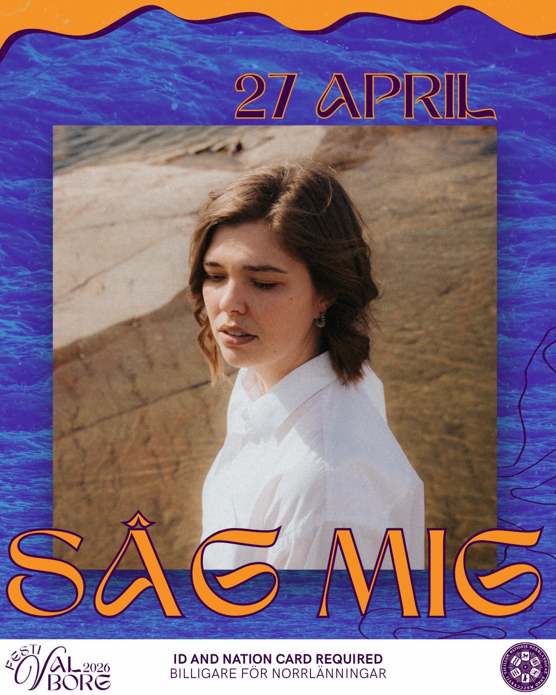 Håll i er - SÄG MIG kommer till Liveborg!
🌄OM SÄG MIG:
Säg mig sjunger för hjärtat och själen, om det som skaver och det som ger oss ro. Om att längta, att älska, att hoppas och att sakna. Det verkar behövas. Efter att ha letat sig fram bland jazz, psalm, pop och visa, bosatte sig Alva Fährlin vid Piteälvens strand i slutet av 2018. Det var där, ute på isen under den ljusblå himlen, som Säg mig blev till. Texter som utvecklats under dagboksliknande förhållanden på promenader, i vardagsrum, och i de små pauser som uppstår när vi inte gör något annat, fick plötsligt liv och mening.
Att se Säg mig spela live är att tillåtas att stanna upp en stund, och se på sig själv med nya, kärleksfulla ögon. Med varsam röst och en angelägenhet som inte går att ta miste på, tar Säg mig med sig publiken på en resa genom kärlek, längtan och sorg, alltid i trygg förvissning om att vi kommer att ta oss starkare ut på andra sidan.
Säg mig spelar under Liveborg, 27 april kl. 21:00, på Orvars krogs uteservering. Orvars krog håller öppet 15:00 - 01:00.
Giltigt ID och nationskort / valborgsgästkort krävs.
___
SÄG MIG is coming to Liveborg!
🌄ABOUT SÄG MIG:
Säg mig sings to the heart and soul, about what troubles us and what brings us peace. About longing, loving, hoping, and missing. It seems we need it. After finding her way through jazz, hymns, pop, and folk songs, Alva Fährlin settled on the banks of the Pite River in late 2018. It was there, out on the ice under the light blue sky, that Säg mig came to be. Lyrics that had developed in diary-like moments—on walks, in living rooms, and in those small pauses that arise when we’re doing nothing else—suddenly came to life and found meaning.
Säg mig will perform during Liveborg on April 27th, 21:00 at Orvars Krog's outdoor patio. Orvars Krog is open 15:00-01:00.
ID and nation card / Valborg guest card required.
📸: Liam Johansson