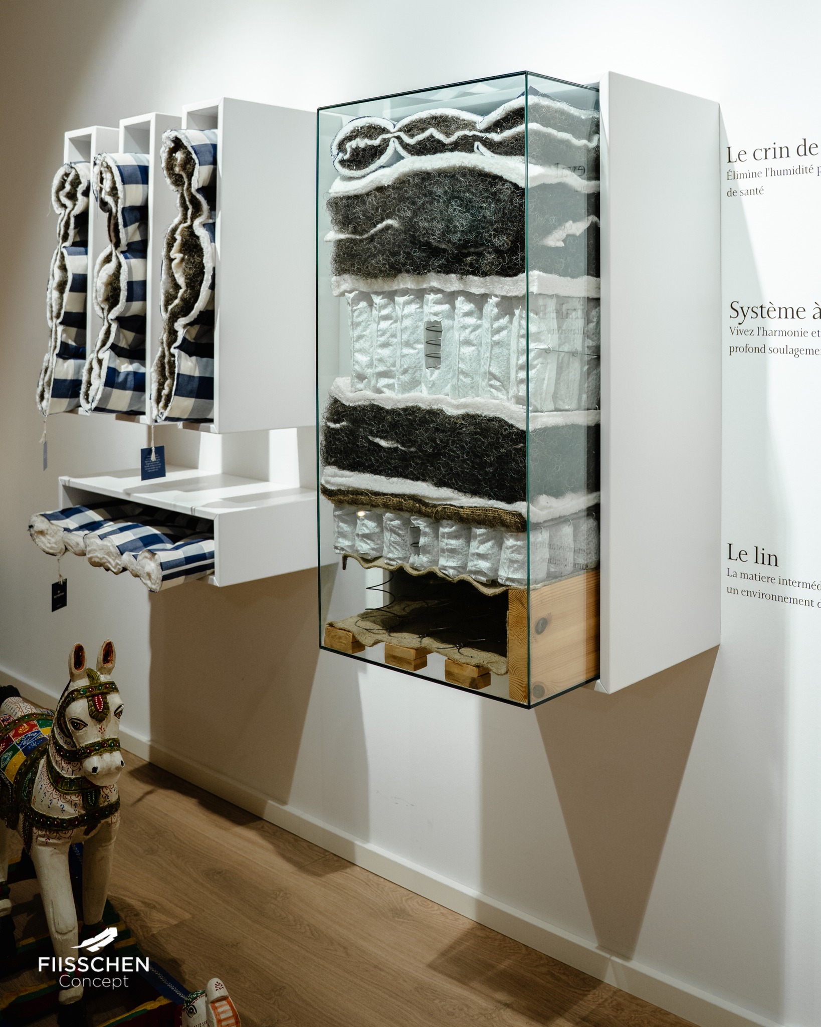 Hoer vum Päerd, Kotteng, Woll, Fluess, Pinien a Fiederen 🐴
@hastens_luxembourg Better setze sech aus natierlechen a qualitativ héichwäertege Materialien zesummen. All Komponent erfëllt eng besonnesch Aufgab an dréit zum Confort vum Bett a ärer Schlofqualitéit bei 🛏️
Wann dir mei doriwwer gewuer wëllt ginn, besicht gären eise Showroom an der Fuussekaul 📍