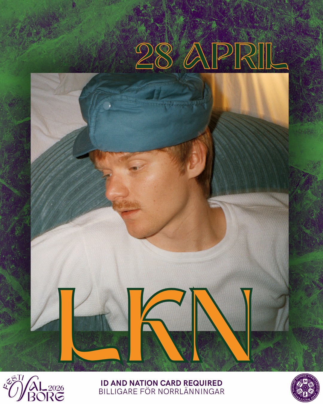 LKN intar scenen under Skvalborg!
🌄OM LKN:
Den 22-årige artisten från Heby har på egen hand byggt en värld där humor och allvar möts – från nostalgiska minnen och uppbrott till stora drömmar och sena nätter framför skärmen. Med sitt andra fullängdsalbum ”JUST NU ÄR TILLRÄCKLIGT BRA” bjuder LKN in till en ofiltrerad liveupplevelse där allt får plats – det drömska, det grooviga och det djupt personliga. 2025 tilldelades han Denniz Pop Awards i kategorin Rookie Songwriter/Producer – ett kvitto på det unika hantverk och den fingertoppskänsla som genomsyrar hela hans konstnärskap. Oavsett om du har varit med sedan start, genom debutalbumet ”VARMA VINDAR”, eller precis klivit in i hans universum, är det här en chans att uppleva LKN på riktigt. Från studion till scenen – DIY hela vägen, och nu med en liveshow som är lika unik som artisten själv.
LKN spelar under Skvalborg, 28 april kl. 00:00 i Discot, Norrlands nation.
Festivalborgsband / 1-dagsbiljett till Skvalborg, giltigt ID och nationskort / valborgsgästkort krävs.
___
LKN takes the stage during Skvalborg!
🌄ABOUT LKN:
The 22-year-old artist from Heby has single-handedly built a world where humor and seriousness meet—from nostalgic memories and breakups to big dreams and late nights in front of the screen. With his second full-length album, “JUST NU ÄR TILLRÄCKLIGT BRA”, LKN invites you to an unfiltered live experience where everything has a place – the dreamy, the groovy, and the deeply personal. In 2025, he was awarded the Denniz Pop Award in the Rookie Songwriter/Producer category – a testament to the unique craftsmanship and instinctive feel that permeates his entire artistry. Whether you've been with him since the beginning, through his debut album “VARMA VINDAR,” or have just stepped into his universe, this is a chance to experience LKN for real. From the studio to the stage – DIY all the way, and now with a live show that is as unique as the artist himself.
LKN will be playing during Skvalborg, April 28th at 00:00 at Discot, Norrlands nation.
Festivalborg band / 1-day ticket to Skvalborg, valid ID and nation card / valborg guest card required.