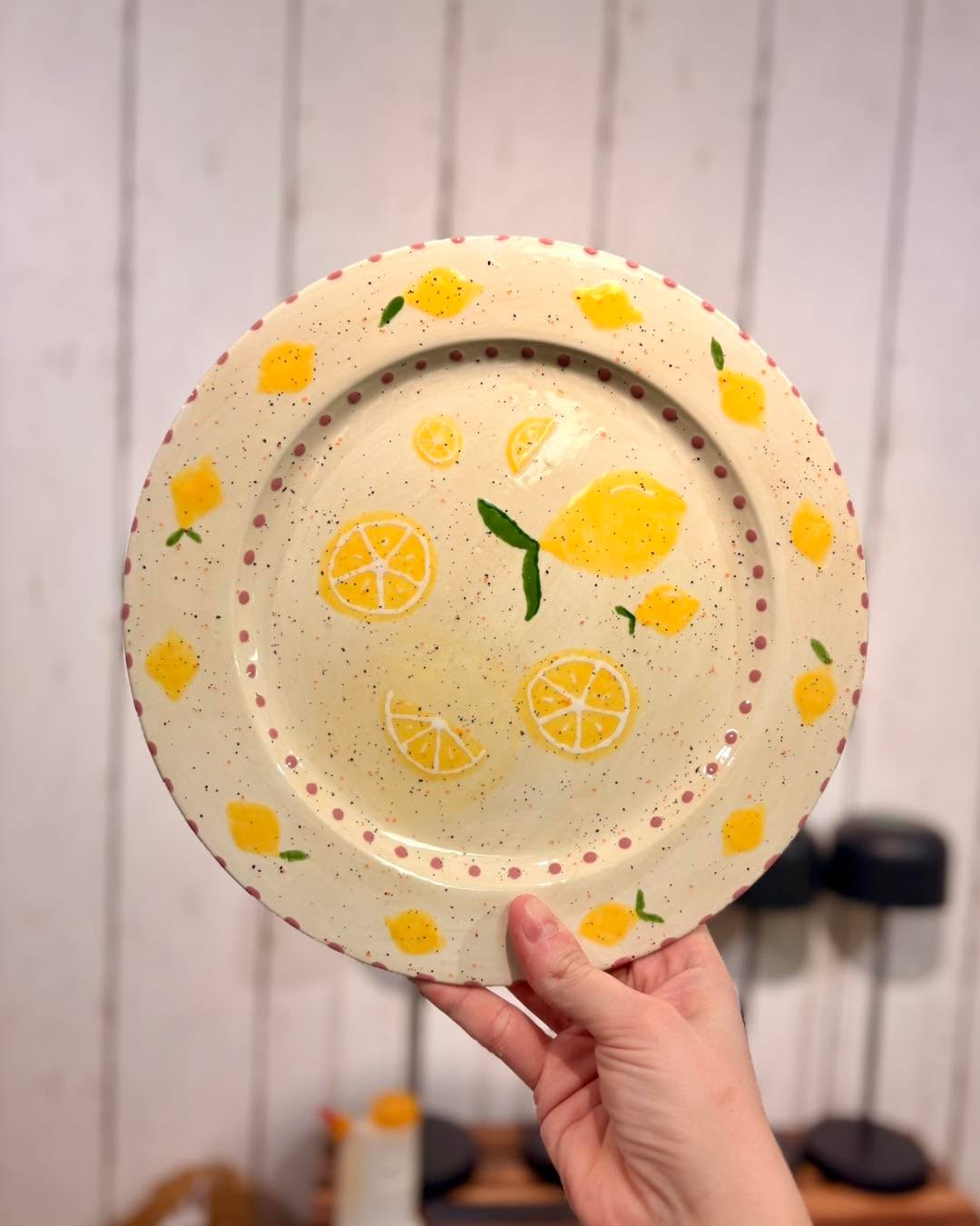Sun’s out and you guys are painting ALL the sunshine vibes ☀️🍓🌼
Think fruity pops, floral details and the happiest colour palettes going… we are obsessed with these creations!!
Which one’s your favourite? 👀
#HappyGlaze #PotteryPainting #CreativeDays #PaintYourOwnPottery #SummerVibes #FruityAesthetic