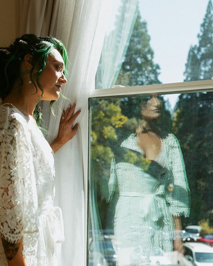 A little bit bridal, a little bit editorial, and very much a vibe ✨
Catherine’s getting ready photos at @thenationalexchangehotel had so much personality — soft light, rich textures, historic charm, and the kind of moody elegance that makes every frame feel timeless.
And Joaquin in that green suit? Absolutely iconic.
These slower moments before the ceremony always end up holding so much of the feeling of the day 🤍
Planning + Coordination: @events_by_dallas
Venue/Catering/Desserts: @thenationalexchangehotel
Florals: @goldenflowersfloraldesign
DJ: @avlentertainment
Photography: @arichristinephoto
Makeup: Marissa
Officiant: Cameron Smith
#eventsbydallas #nationalexchangehotel #nationalexchangehotelwedding #nevadacitywedding #bridalprep #gettingreadyphotos #editorialwedding #weddingmorning #californiaweddingplanner #northerncaliforniawedding #weddinginspiration #historicvenuewedding