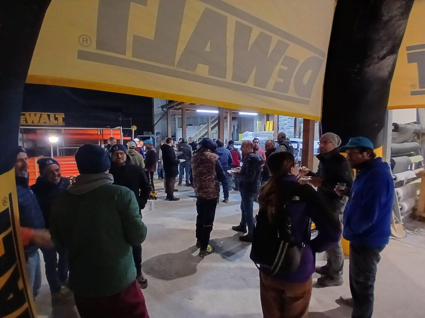 🔎 Martedì 24 marzo, presso la nostra sede di Monte Porzio, abbiamo ospitato un interessante incontro tecnico insieme ai nostri partner FASSA BORTOLO e DEWALT.
Una giornata ricca di contenuti, tra dimostrazioni pratiche, approfondimenti tecnici e confronto diretto con professionisti del settore.
Grazie a tutti i clienti che hanno partecipato numerosi, contribuendo al successo dell’evento!
Continueremo a proporre occasioni come questa per condividere innovazione, competenze e nuove soluzioni.
🔸🔸🔸
𝗚𝗿𝘂𝗽𝗽𝗼 𝗦𝗲𝗰𝗰𝗵𝗶𝗮𝗿𝗼𝗹𝗶.
𝑫𝒂𝒍 1949 𝒂𝒍 𝒕𝒖𝒐 𝒔𝒆𝒓𝒗𝒊𝒛𝒊𝒐 𝒏𝒆𝒍𝒍'𝒆𝒅𝒊𝒍𝒊𝒛𝒊𝒂.
📧 info@grupposecchiaroli.it
.
#edilizia #secchiaroli #ferramenta #costruzioni #caseinlegno #marche