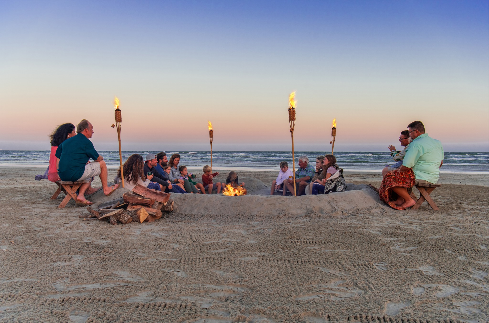 People ask us all the time what makes Port Aransas special.
Honestly?
Itâs easy.
Easy to relax. Easy to explore. Easy to come back to.