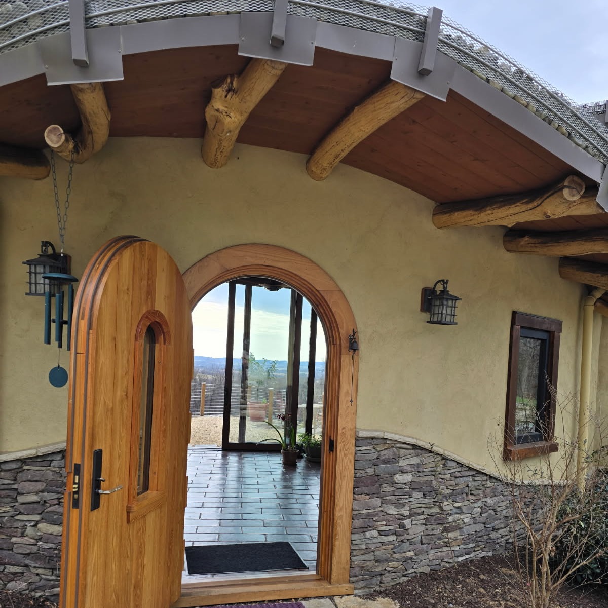 #NaturalBuilding doesn't mean substandard. In fact, most natural buildings are stronger, less toxic, more energy efficient, and more durable than "conventional" buildings. And many are just stunningly beautiful to boot…
Here is a sampling of some of the strawbale homes I've designed over the past couple decades...
#buildnaturally #interiordesign #naturalinteriors #naturalarchitecture #architecturaldesign #naturalbuilding #designlikeagirl #healthyhome #homestead #naturalhome #liveyourbestlife #HappyNewYear