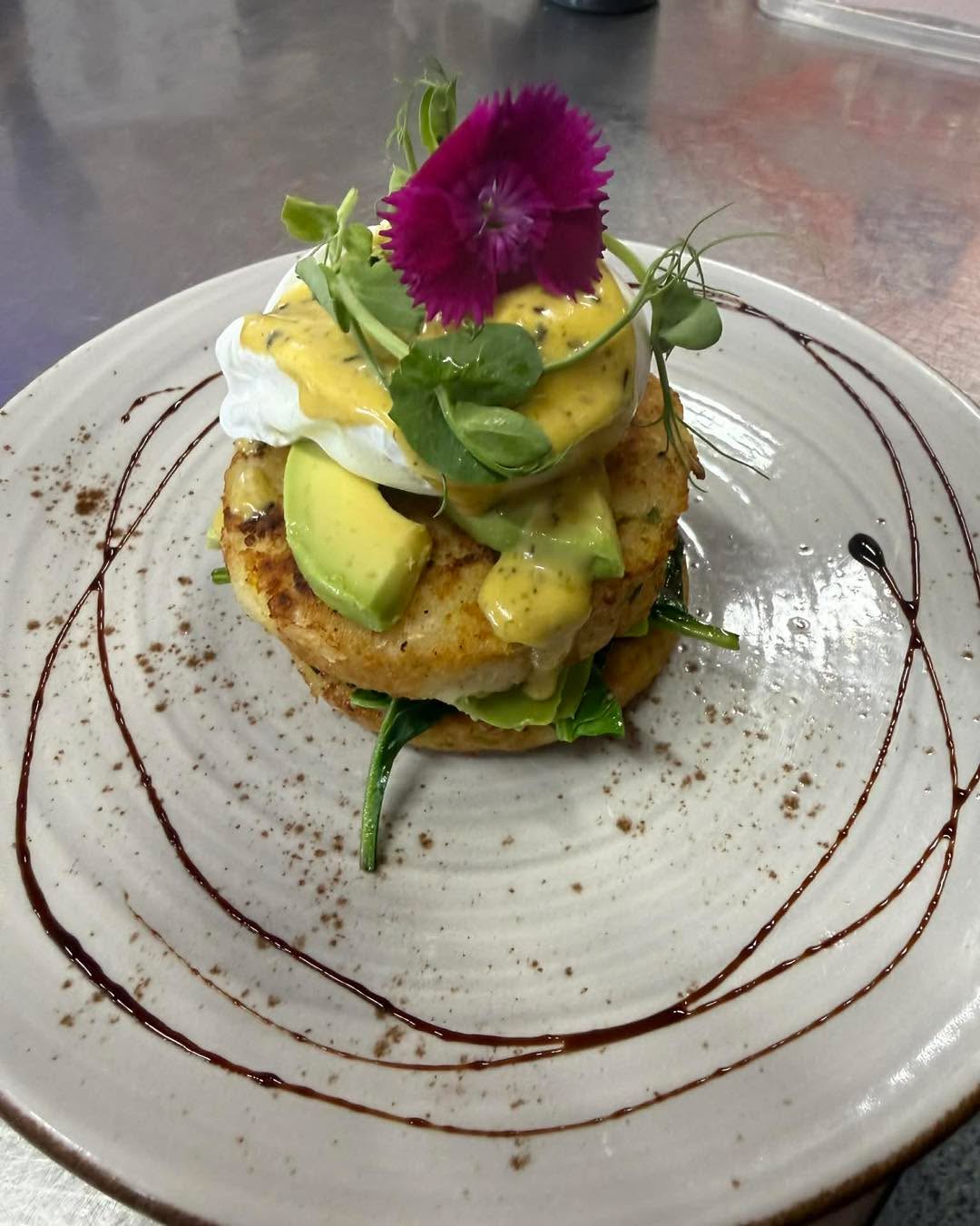 Feast your eyes…and your stomach on this one!
Cauliflower fritter stack w/ avocado, spinach, poached egg, topped with a truffle hollandaise.
A delicious combination of flavours to complement a rich aromatic Emporio Coffee on the side. This one’s going to be a hit!
Gluten free Option
#fritter #delicious #local #smallbusiness #glutenfreeoption #pretty #emporiocoffee