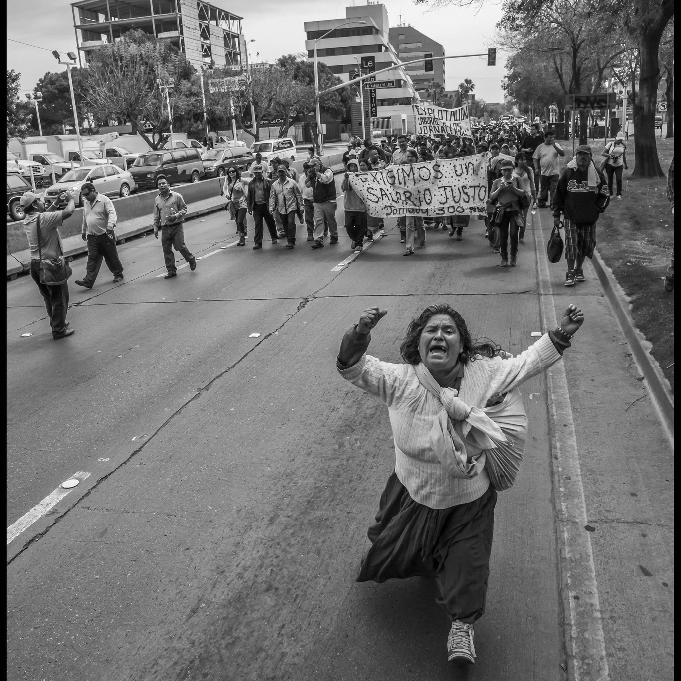 "We need to continue the fight to dismantle the systems that enable the abuse of women and girls and that keep them silent. A movement cannot be strong if it does not support and protect all within, and no legacy is worth the silencing of abuse.
Farmworker women are the backbone of farm labor, in the U.S. and around the world. Whether as mothers, grandmothers, wives, sisters, partners, and as workers themselves, agriculture could not function without the indispensable contributions of farmworker women, in their many roles. Over the years, the number of women in agriculture has only increased, such that, in some sectors of agriculture, they make up as much as 50% or more of the labor force. Even so, their work in the home and in the labor force has too often been devalued. This system has made them vulnerable to harassment, abuse and even violence. The system has also worked against them to try to silence them, through fear of retaliation, job loss, threats of deportation and even sexual coercion. To stand up and speak out takes tremendous courage." STATEMENT by the FARMWORKER ASSOCIATION OF FLORIDA
WOMEN! SHARE YOUR STORY WITH THE NATURAL FARMER TODAY. We must not be silent. www.thenaturalfarmer.com
*photo of farmworker protest by David Bacon
#farmworkerassociationofflorida #migrantjustice #womeninag #womenfarmers @immokalee.workers #davidbacon
