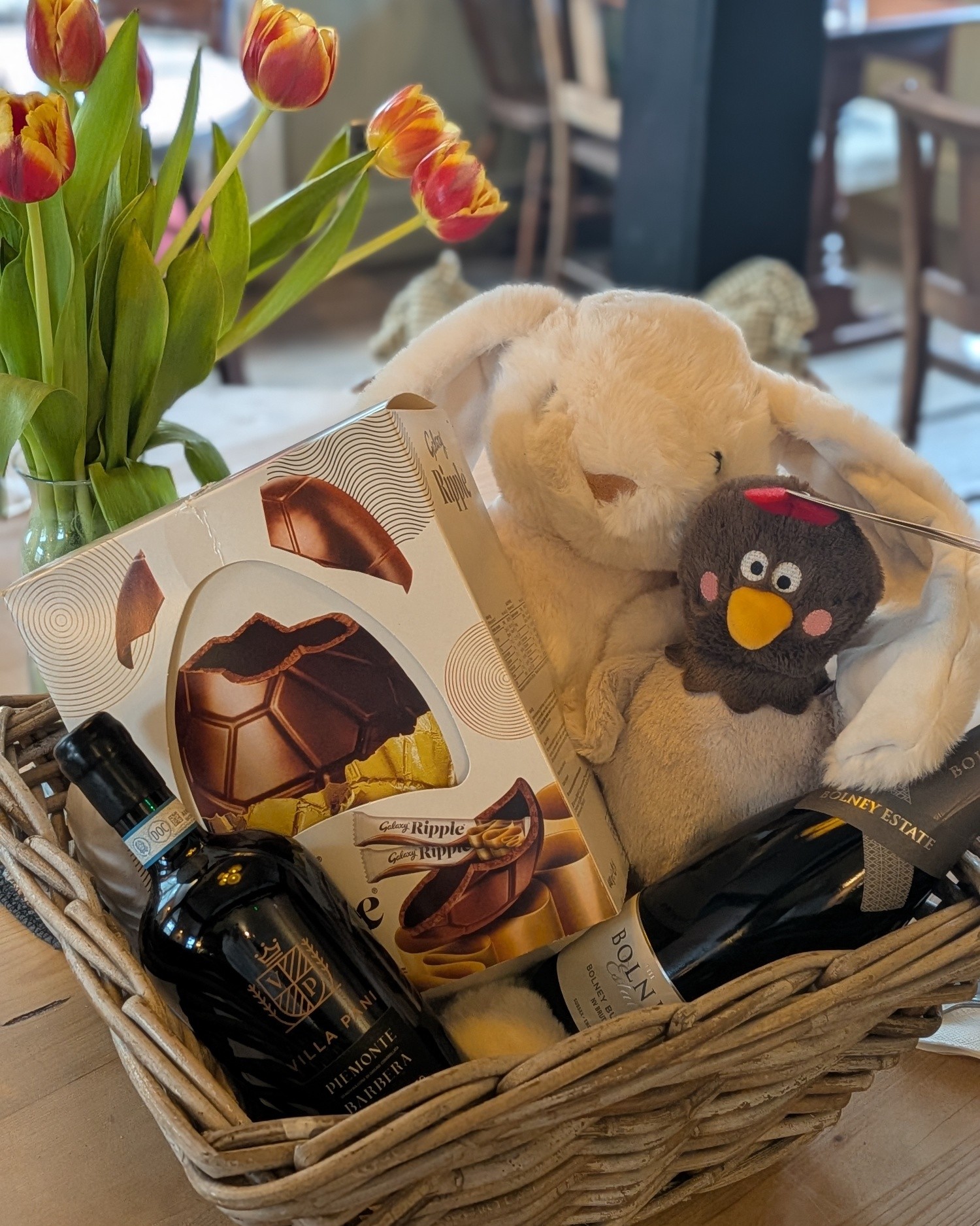 🐰Easter Raffle time 💐
Don't forget to pop in and grab a raffle ticket for our very first Easter raffle!
A selection of prizes to keep all the family happy 🍻
What's included..
A lovely big fluffy bunny teddy!
A chicken dog toy!
A large Ripple Easter egg!
A bottle of my favourite red, Appassimento.
A bottle of Bolney Bubbly!
And a voucher for some food with us 💕
Winner takes all 🤞
£1 a ticket or £5 for a strip 😘
To be drawn on Easter Monday at 6pm.
