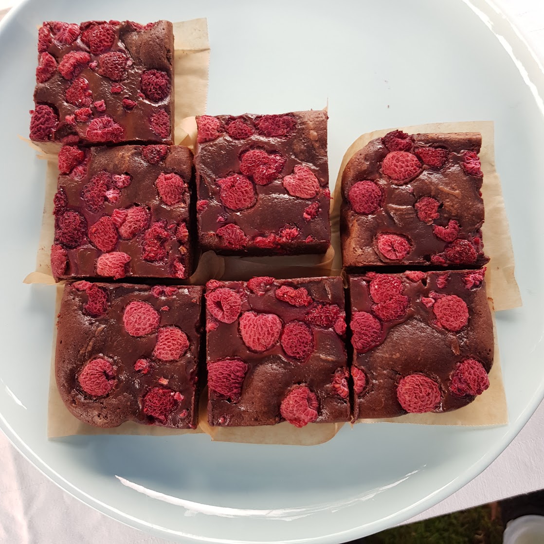 If chocolate is your thing but you want something a bit more decadent that just your regular Easter eggs than you need our delicious chocolate brownie! Choose from Raspberry or Chocolate chunk both in a rich dark chocolate brownie base. Because you deserve a little touch of luxury this Easter! Share it with friends and family this Easter, it's sure to be a crowd favourite. Orders must close Monday.
#Easter2026 #eastertreats #chocoholic #cookiesperth #EdibleGifts