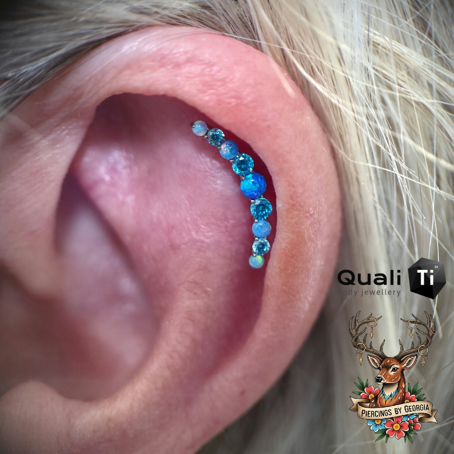 How gorgeous does the 'Meribella' look in my lovely clients helix?
@qualitibodyjewellery